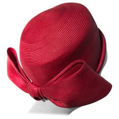 Irene Of New York Chapeau pillbox en paille fuchsia avec grand nœud à l'arrière, années 1960