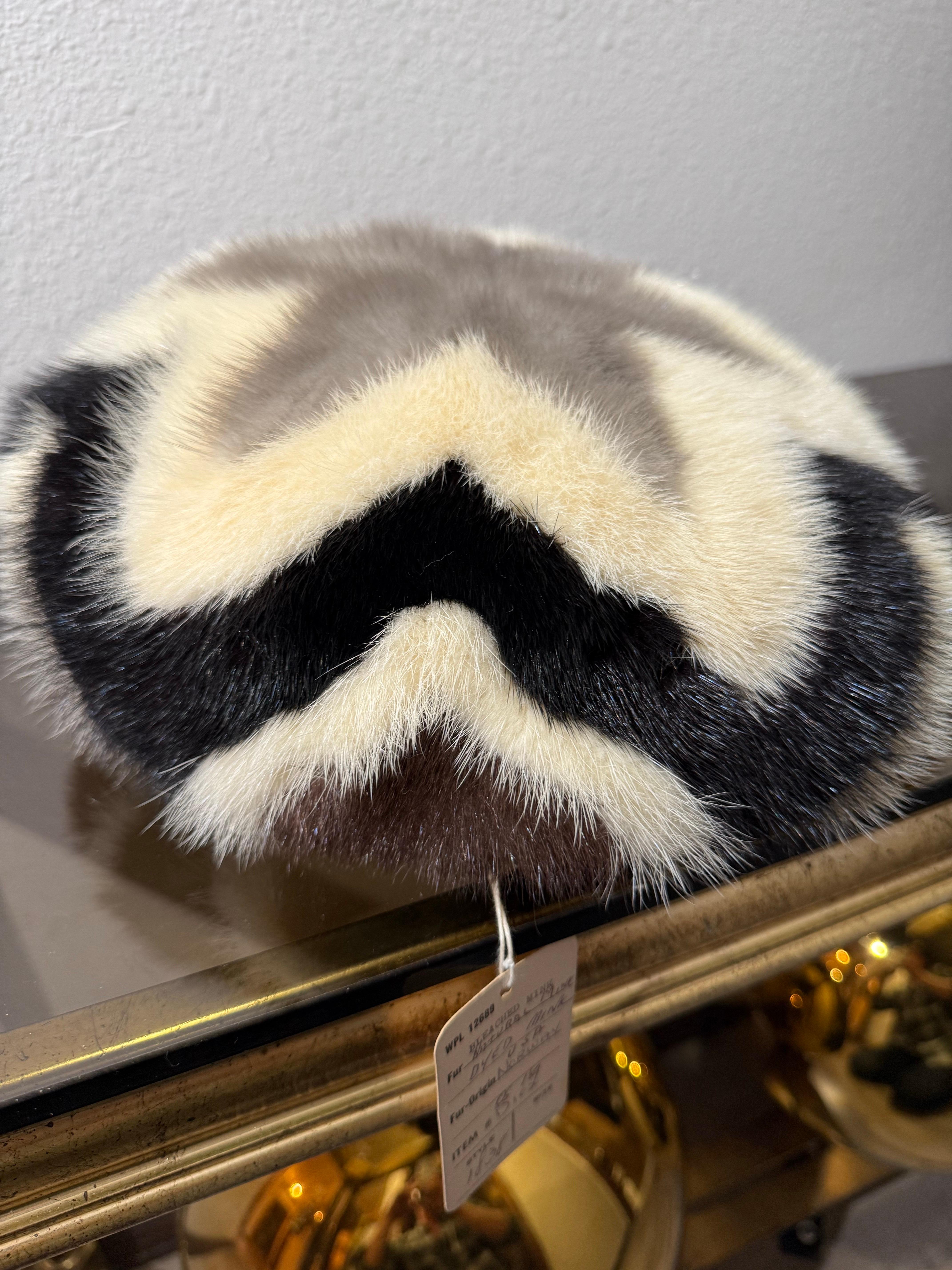 1960 Irene of New York Chapeau béret en vison tricolore avec motif de pièces en étoile en vente 5