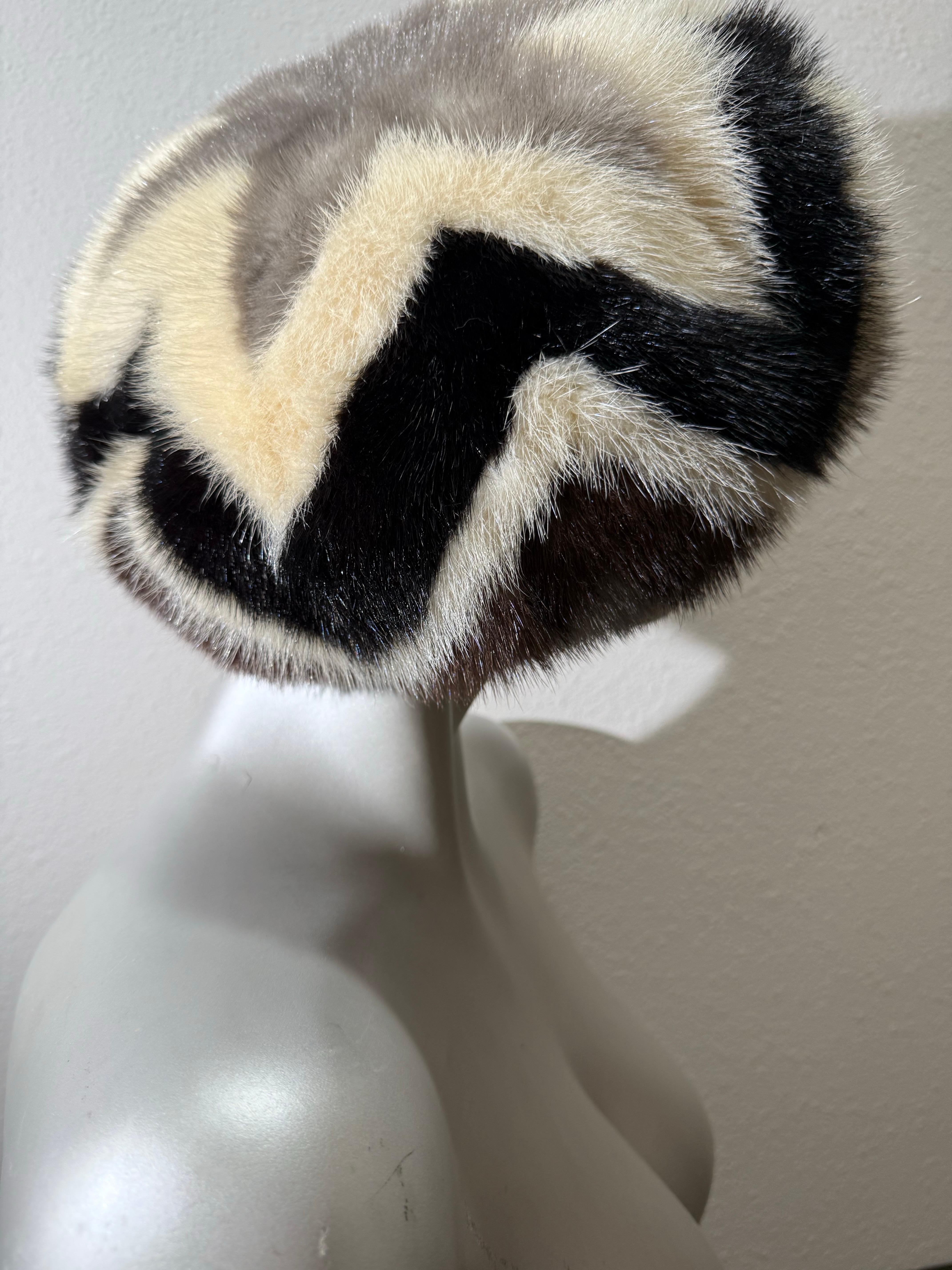 1960 Irene of New York Chapeau béret en vison tricolore avec motif de pièces en étoile en vente 3