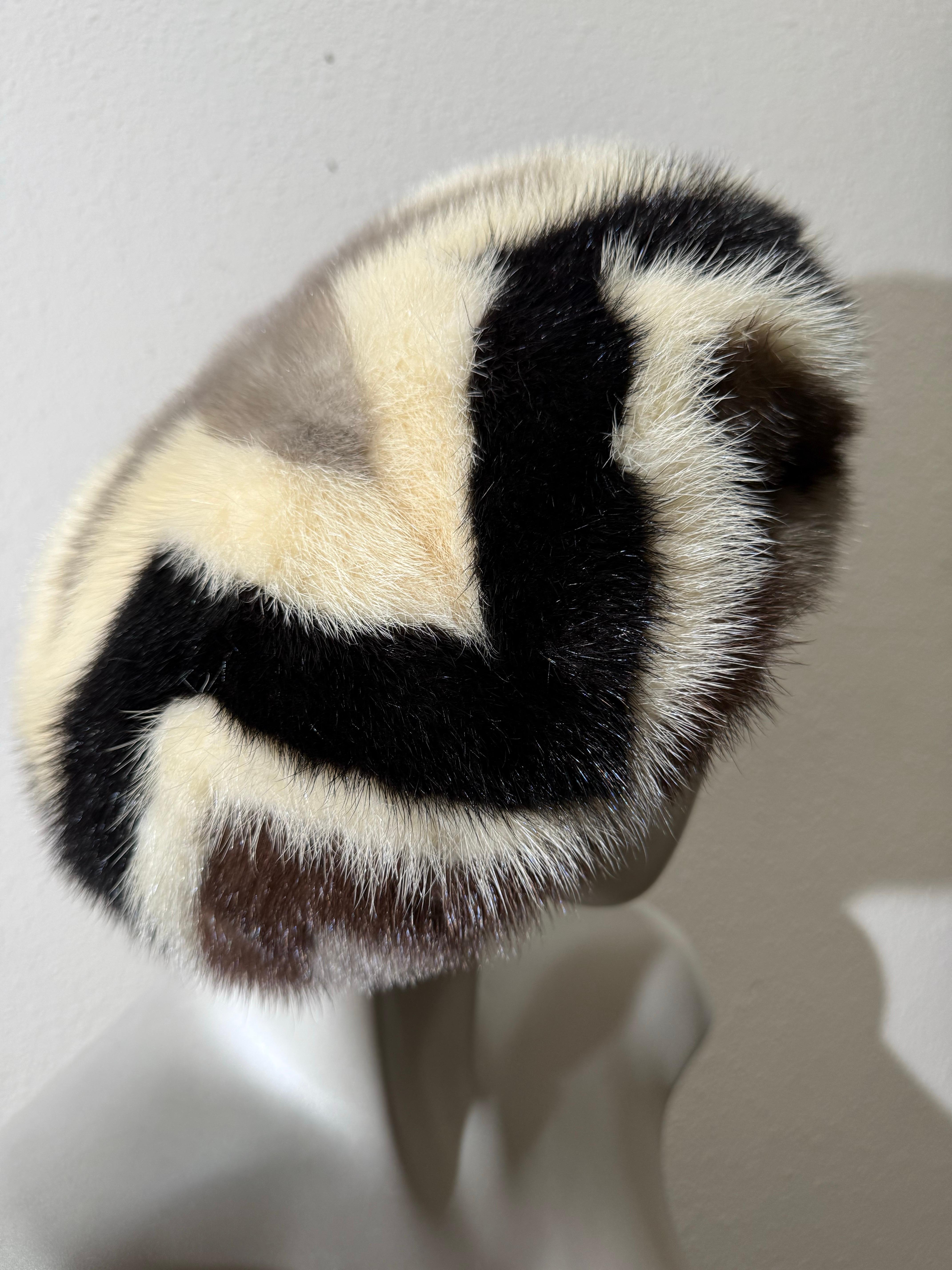 1960 Irene of New York Chapeau béret en vison tricolore avec motif de pièces en étoile en vente 4