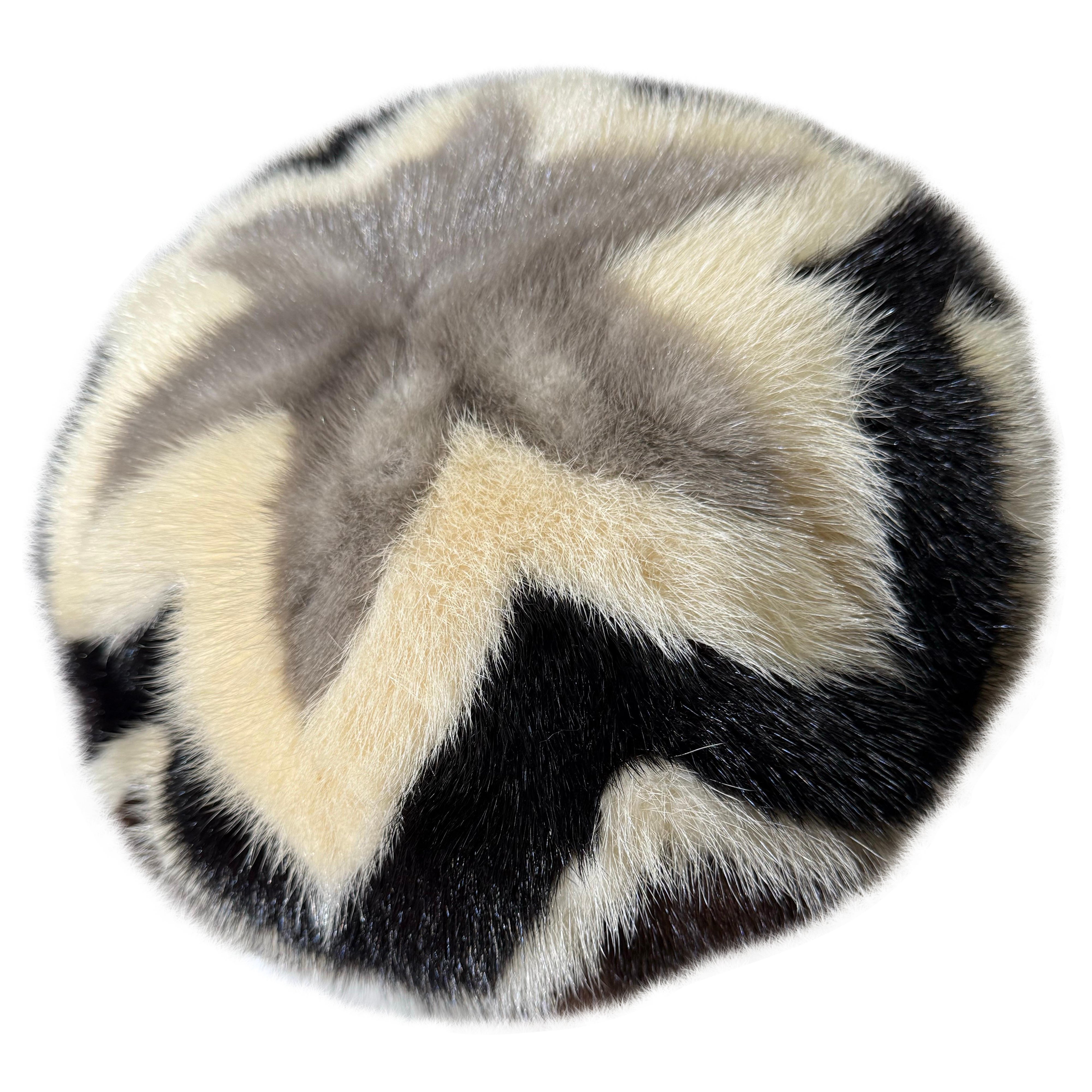 1960 Irene of New York Chapeau béret en vison tricolore avec motif de pièces en étoile en vente