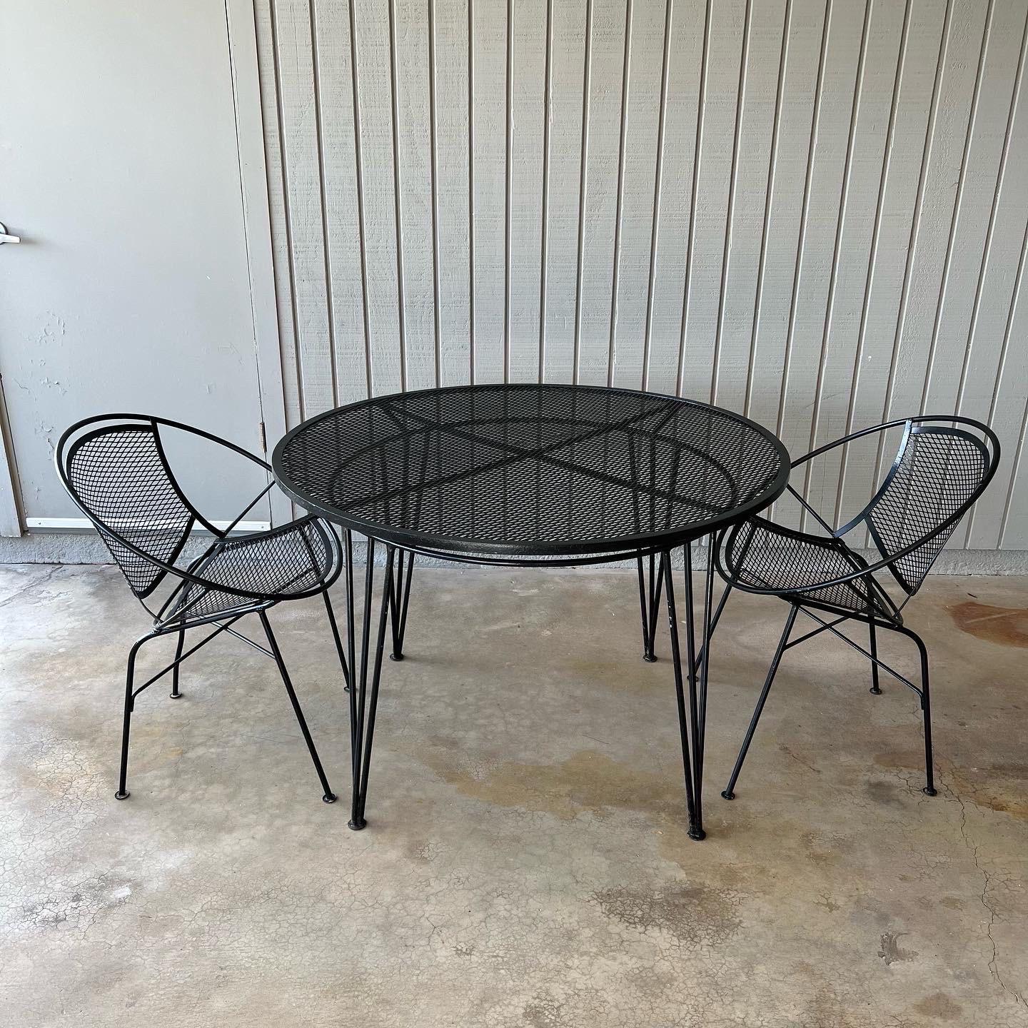 Mid-Century Modern 1960s iron Salterini outdoor bistro dining set, table and two chairs For Sale