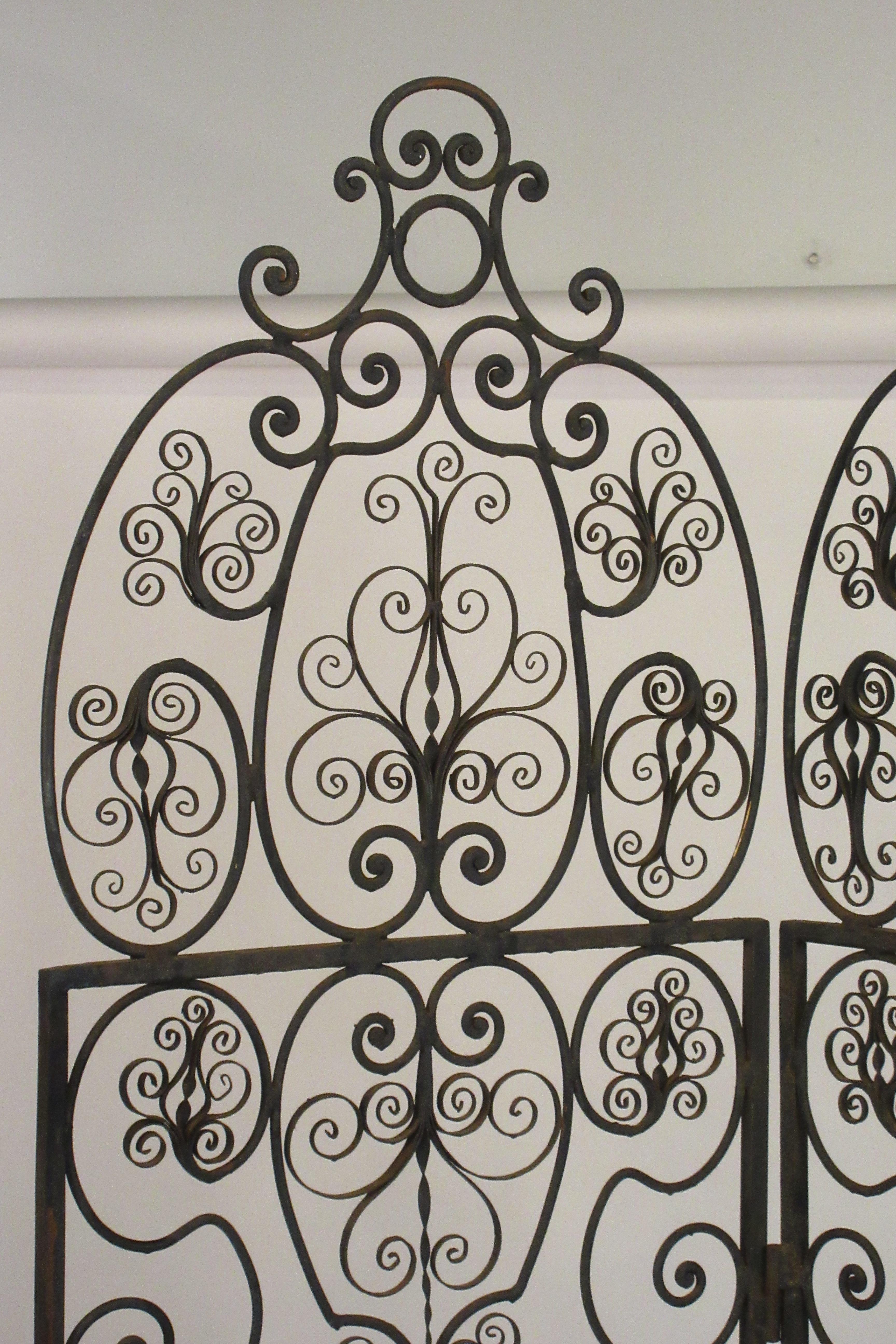 1960s Iron Scrolled Folding Screen In Good Condition For Sale In Tarrytown, NY