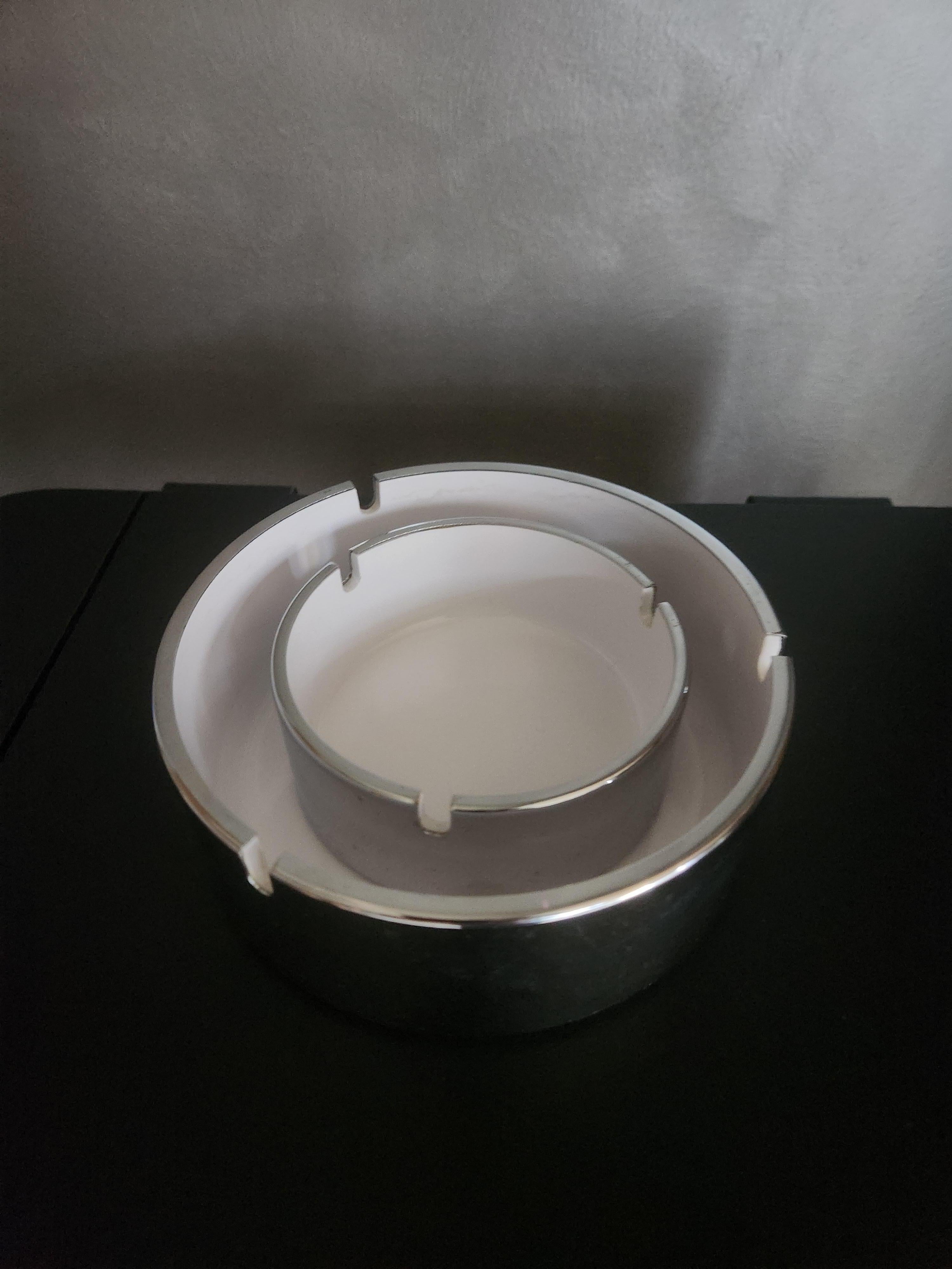 1960er Isamu Kenmochi Mod Großer Aschenbecher Catchall Silber & Weiß im Angebot 3
