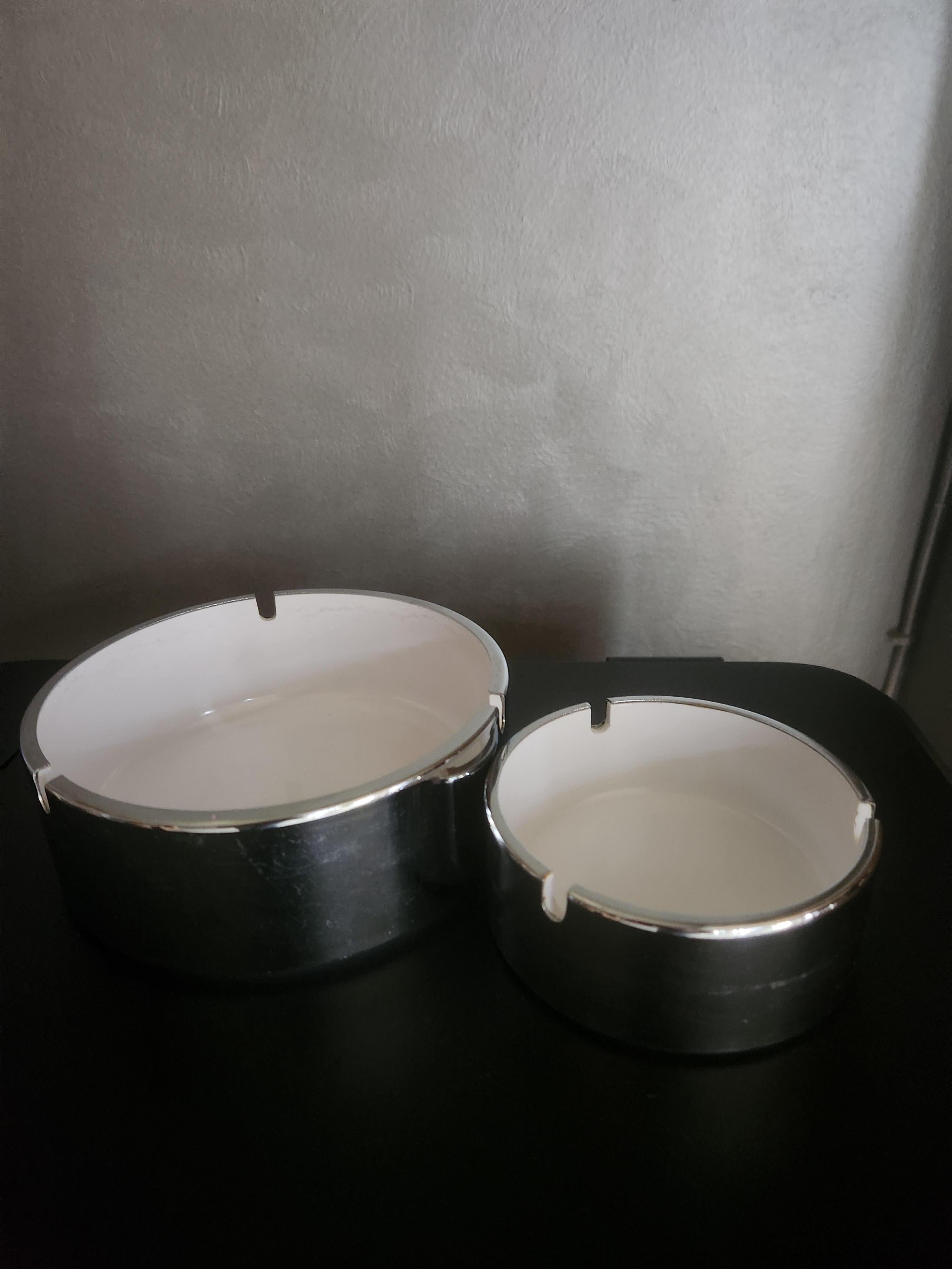 1960er Isamu Kenmochi Mod Großer Aschenbecher Catchall Silber & Weiß im Zustand „Gut“ im Angebot in Chula Vista, CA