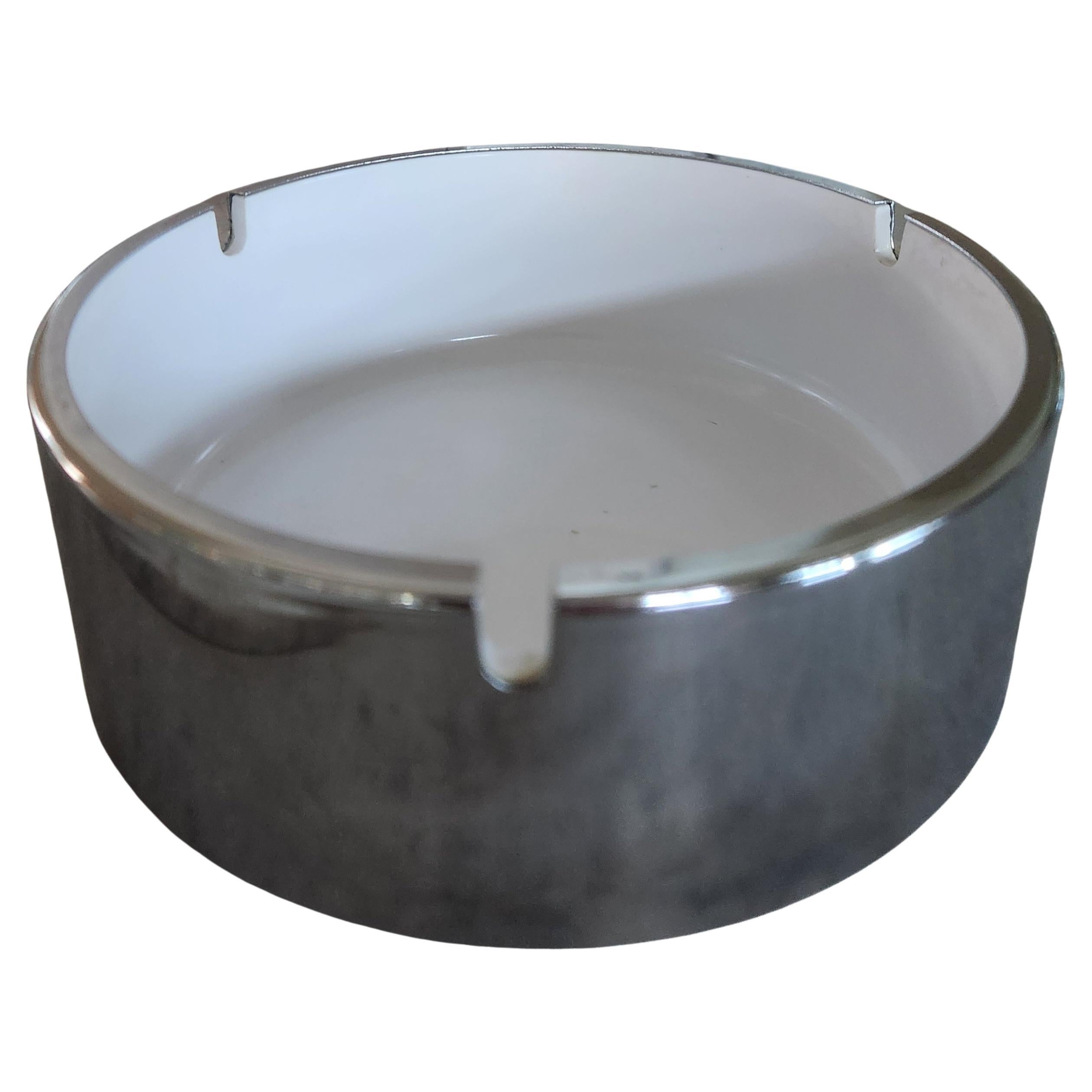 1960er Isamu Kenmochi Mod Großer Aschenbecher Catchall Silber & Weiß im Angebot 1