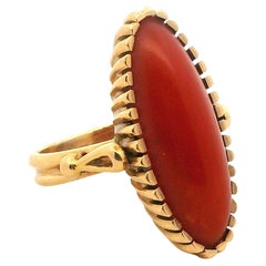 1960s Bague italienne en or 18K et corail rouge Navette