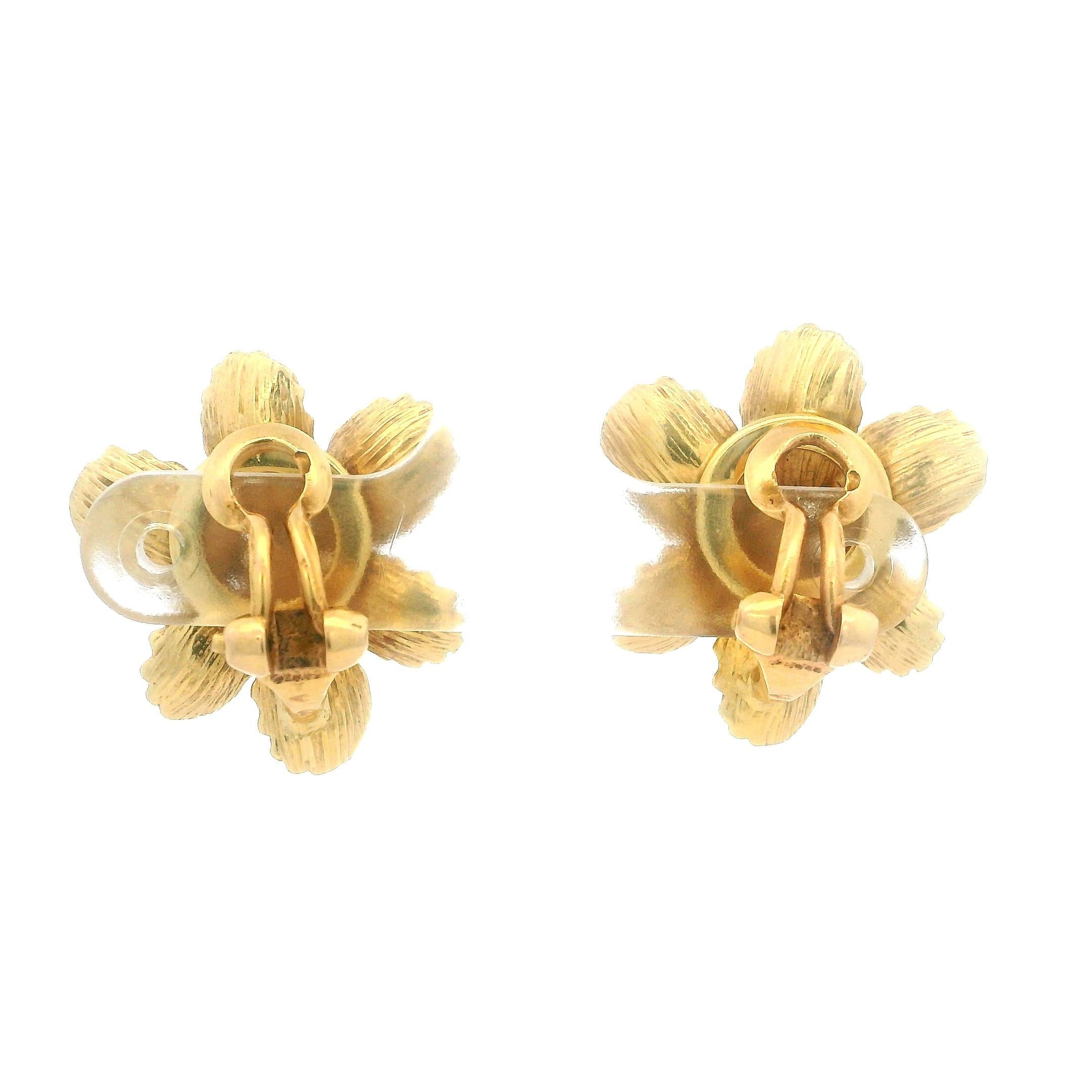 Donna Orecchini floreali in oro 18 carati del 1960, Atelier Valenza, 10,40 g in vendita