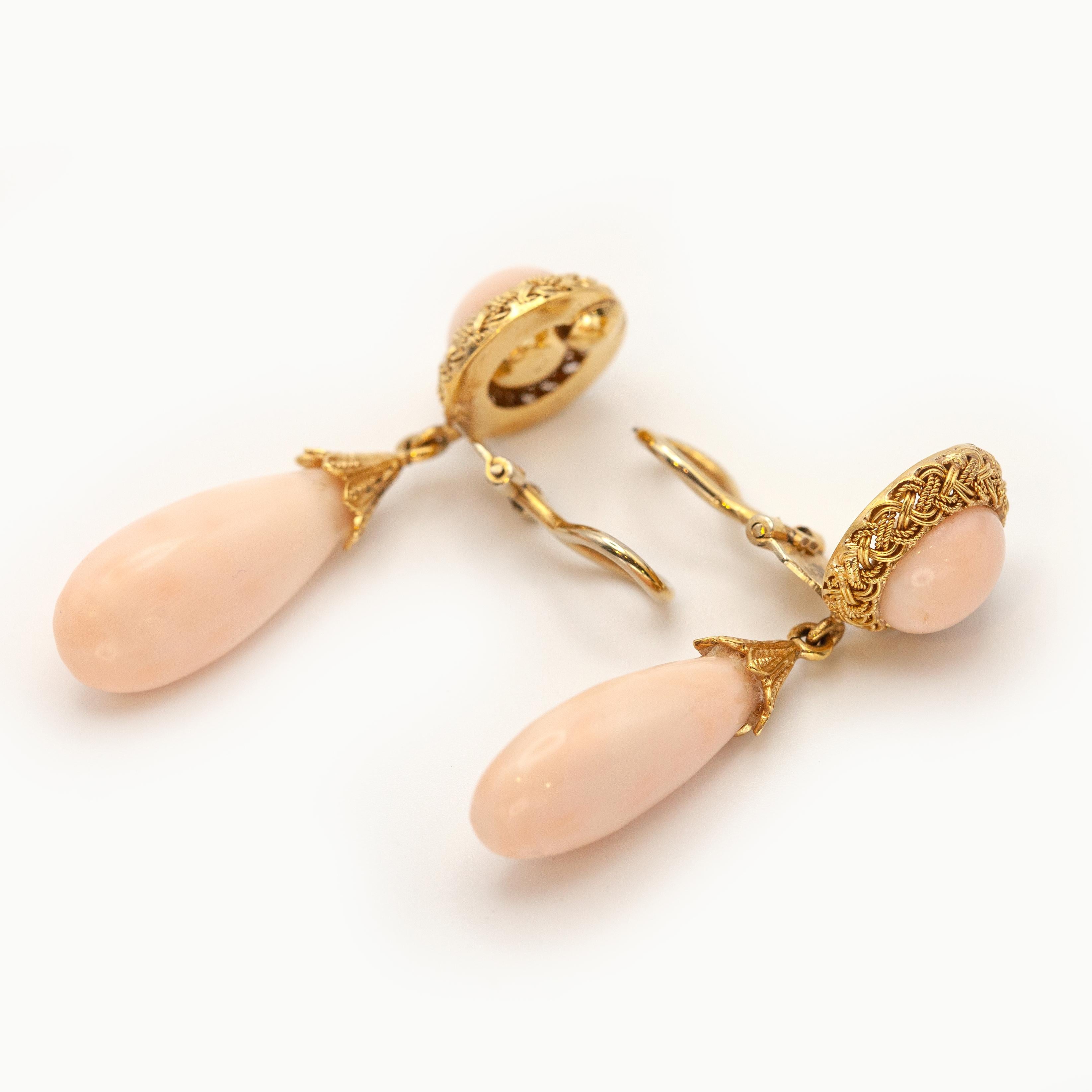 Italy 18K YG Angel Skin Coral Drop Clip-on Earrings In Excellent Condition For Sale In New York, NY