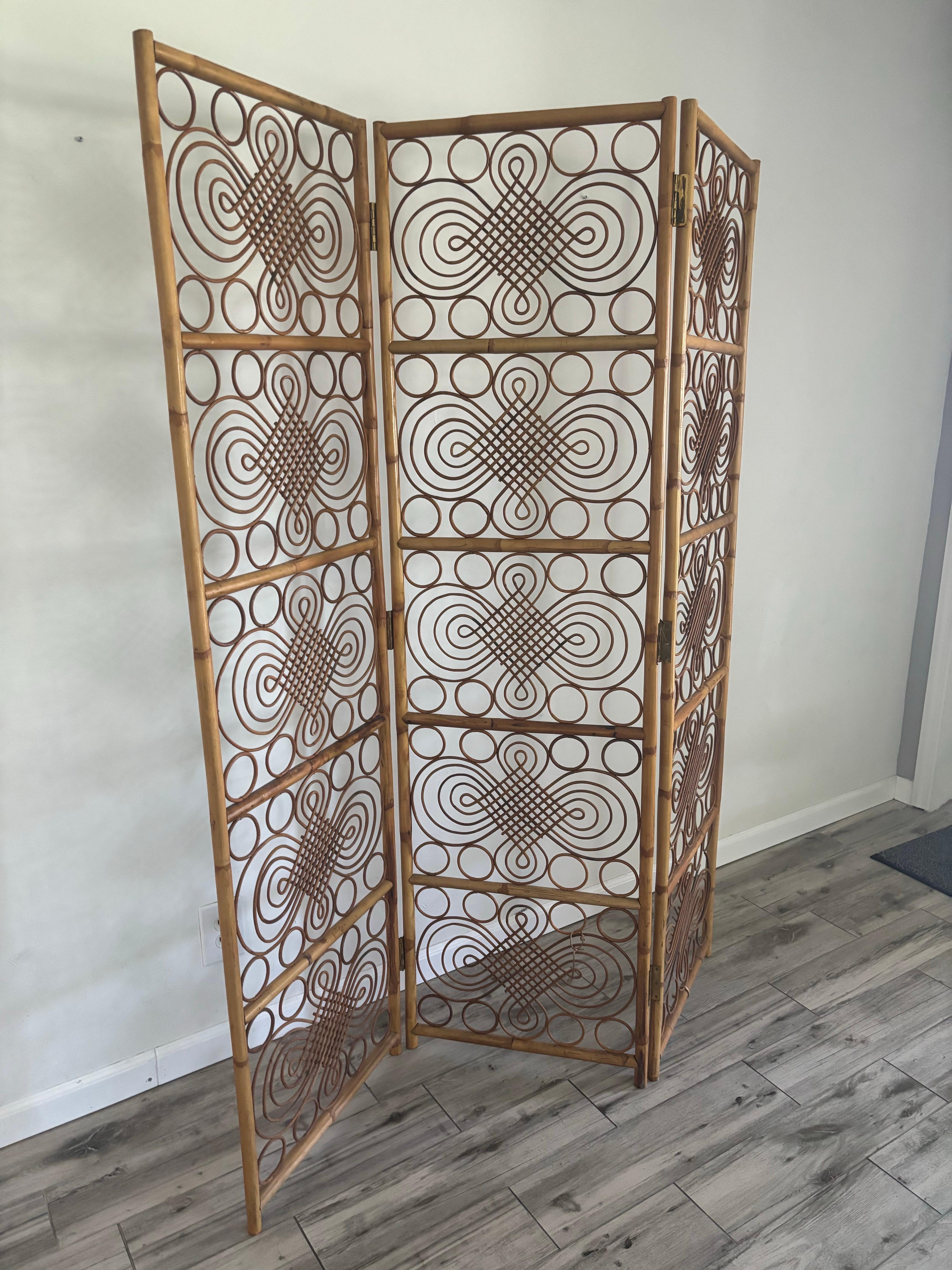 1960s Italian 3 Panel Bamboo and Bent Pencil Reed Folding Screen For Sale 1