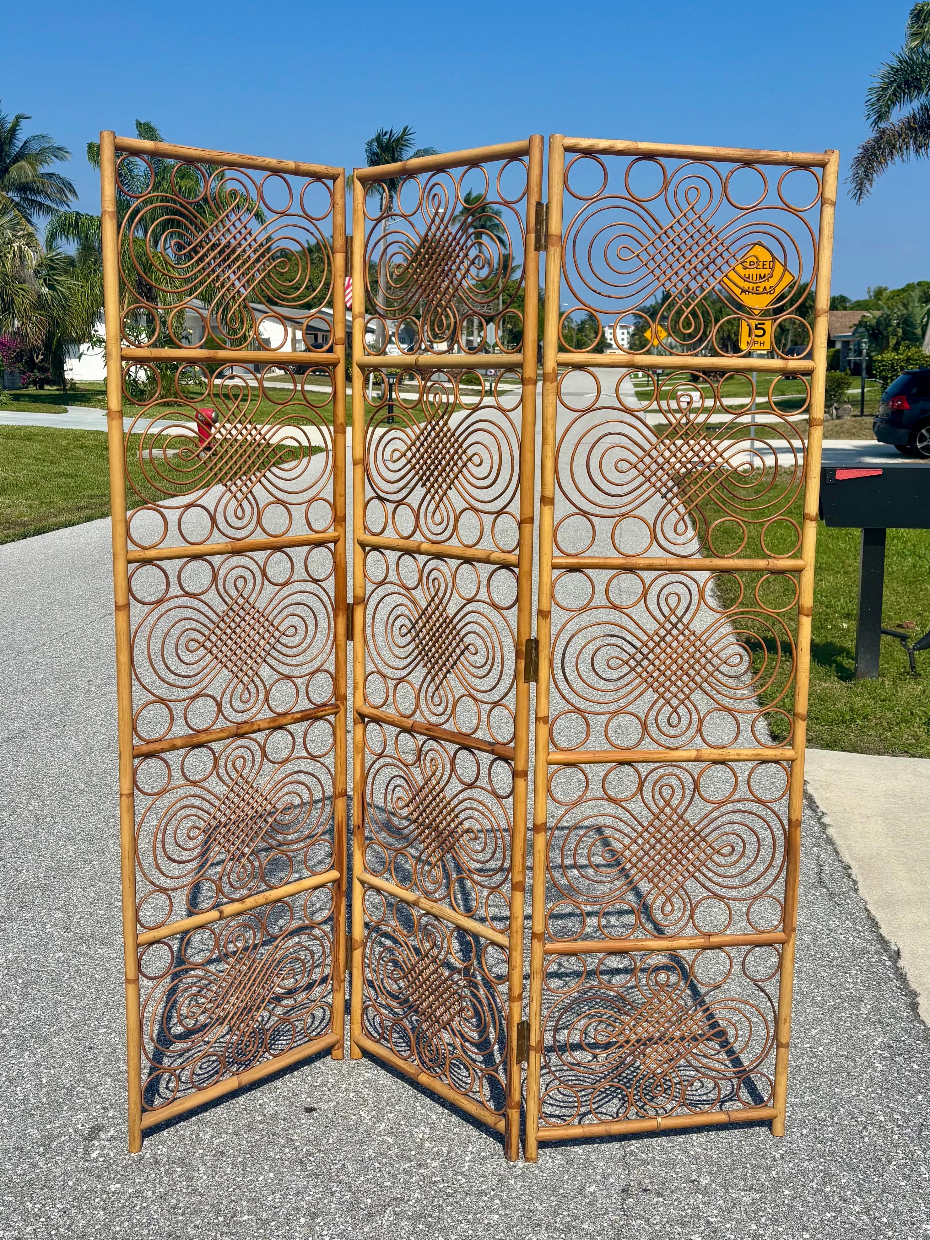 1960s Italian 3 Panel Bamboo and Bent Pencil Reed Folding Screen For Sale 3