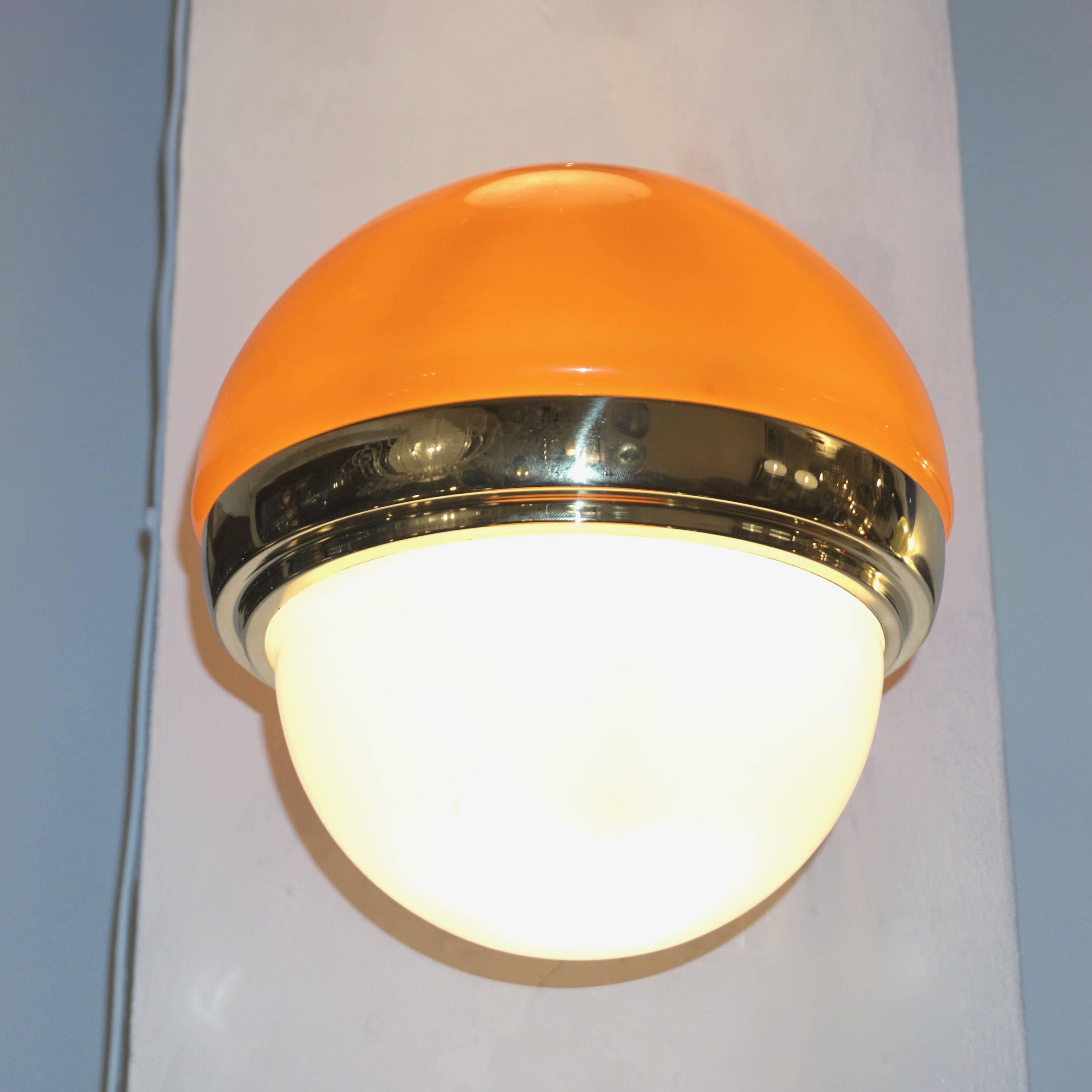 1960s Italian Vintage White Orange Murano Glass & Brass Double-Lit Sconce In Excellent Condition In New York, NY