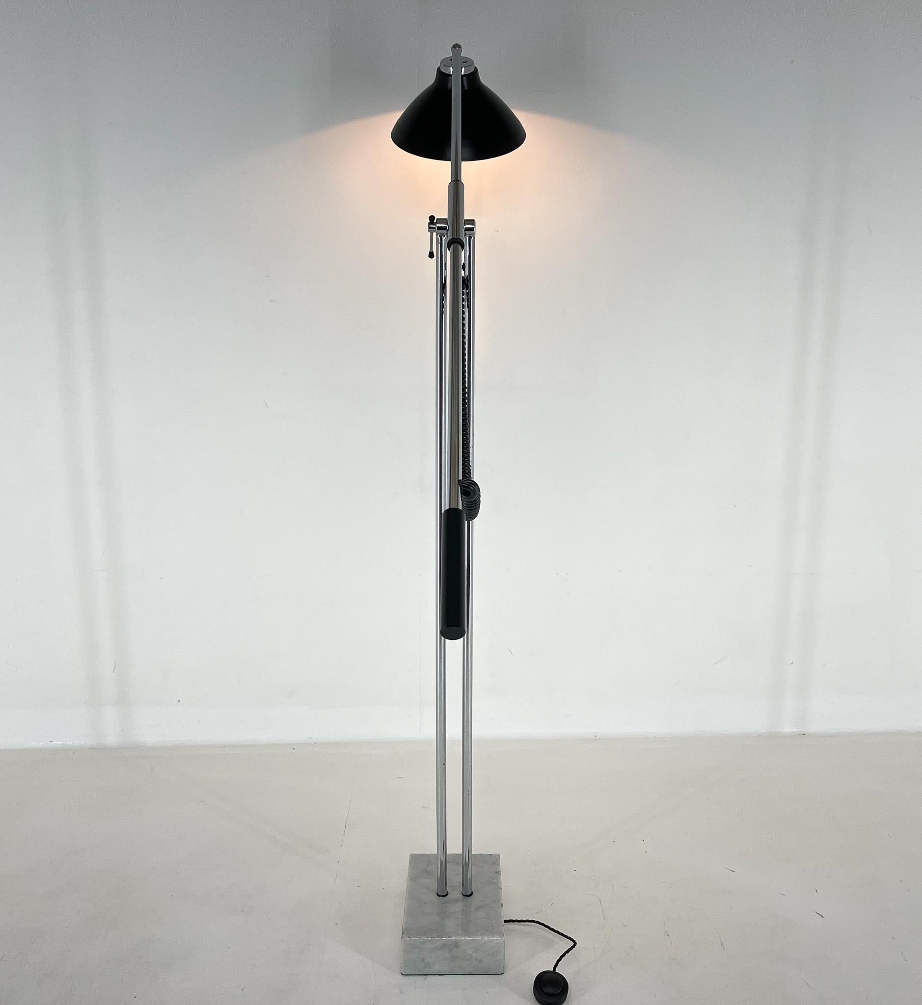 Verstellbare italienische Stehlampe aus Chrom und Marmor im Stil von Arredoluce aus den 1960er Jahren im Angebot 7