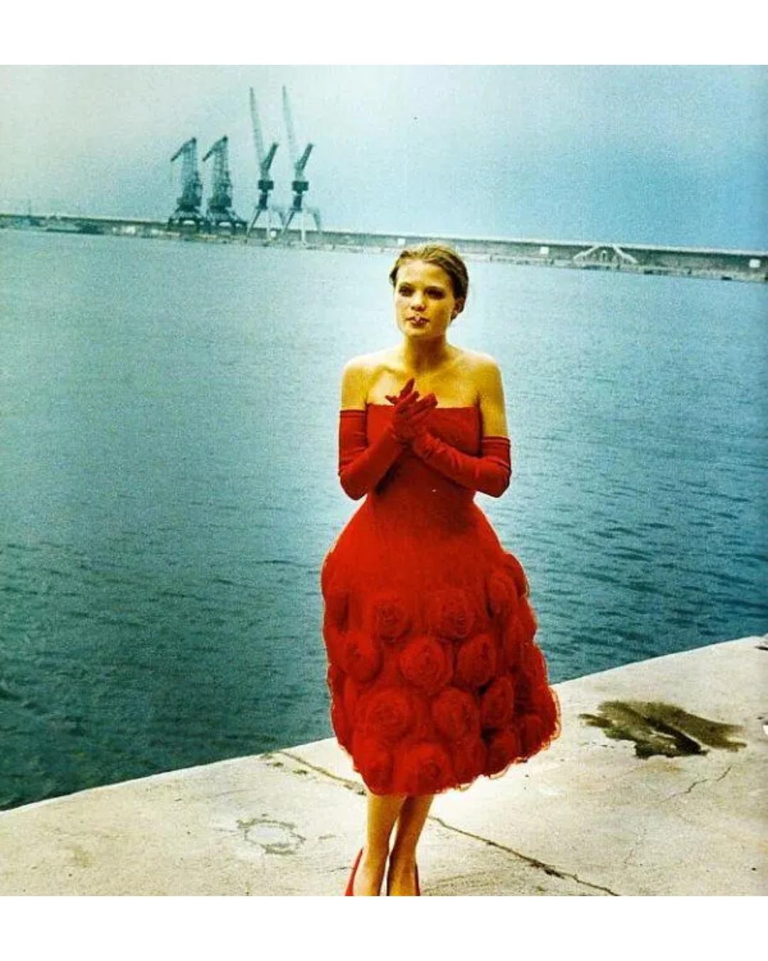 1960s Italian Alta Moda Ruched Dress with Rose Appliques For Sale 3