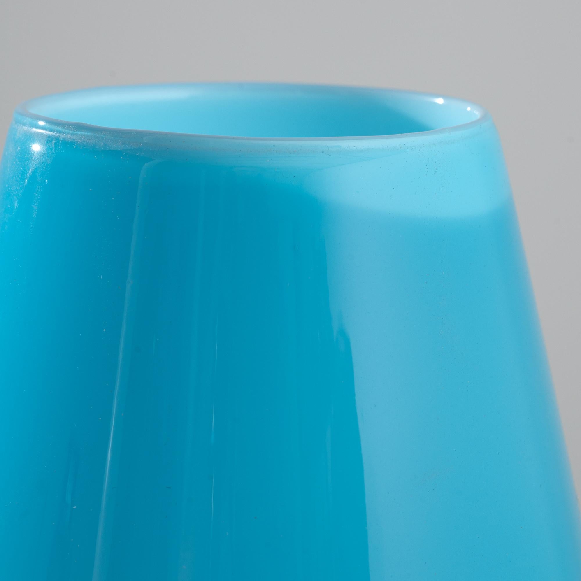 Vetro soffiato Calice italiano blu acqua del 1960