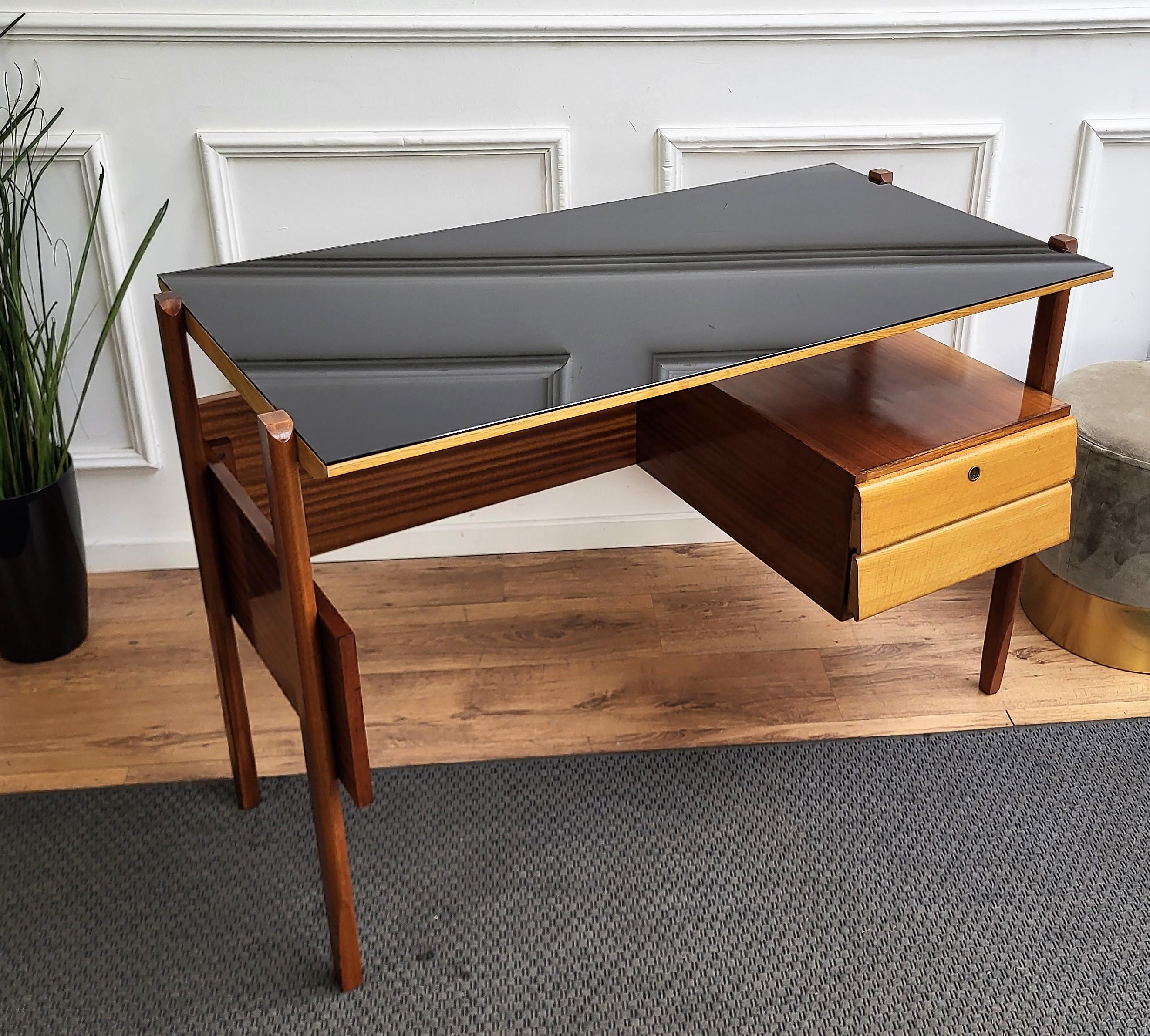 Very elegant Italian Mid-Century Modern desk or writing table, inspired to Scandinavian Modern furniture from Swedish / Danish style of the 2 side shaped legs in solid wood and the two drawers and brass key. This beautiful piece is completed by the