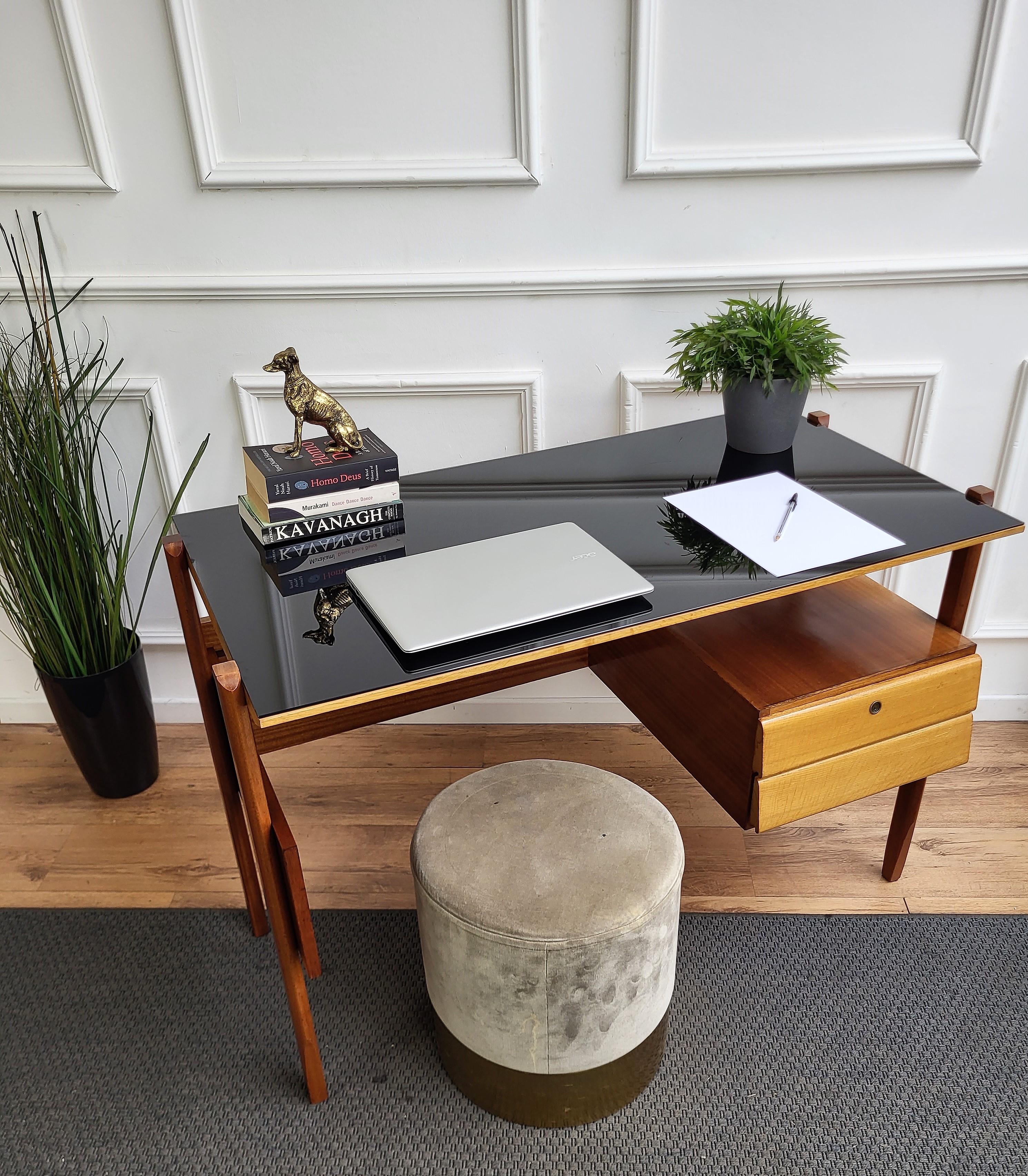 italien 1960s Italian Art Deco Mid-Century Walnut Brass Glass Top Desk Writing Table en vente