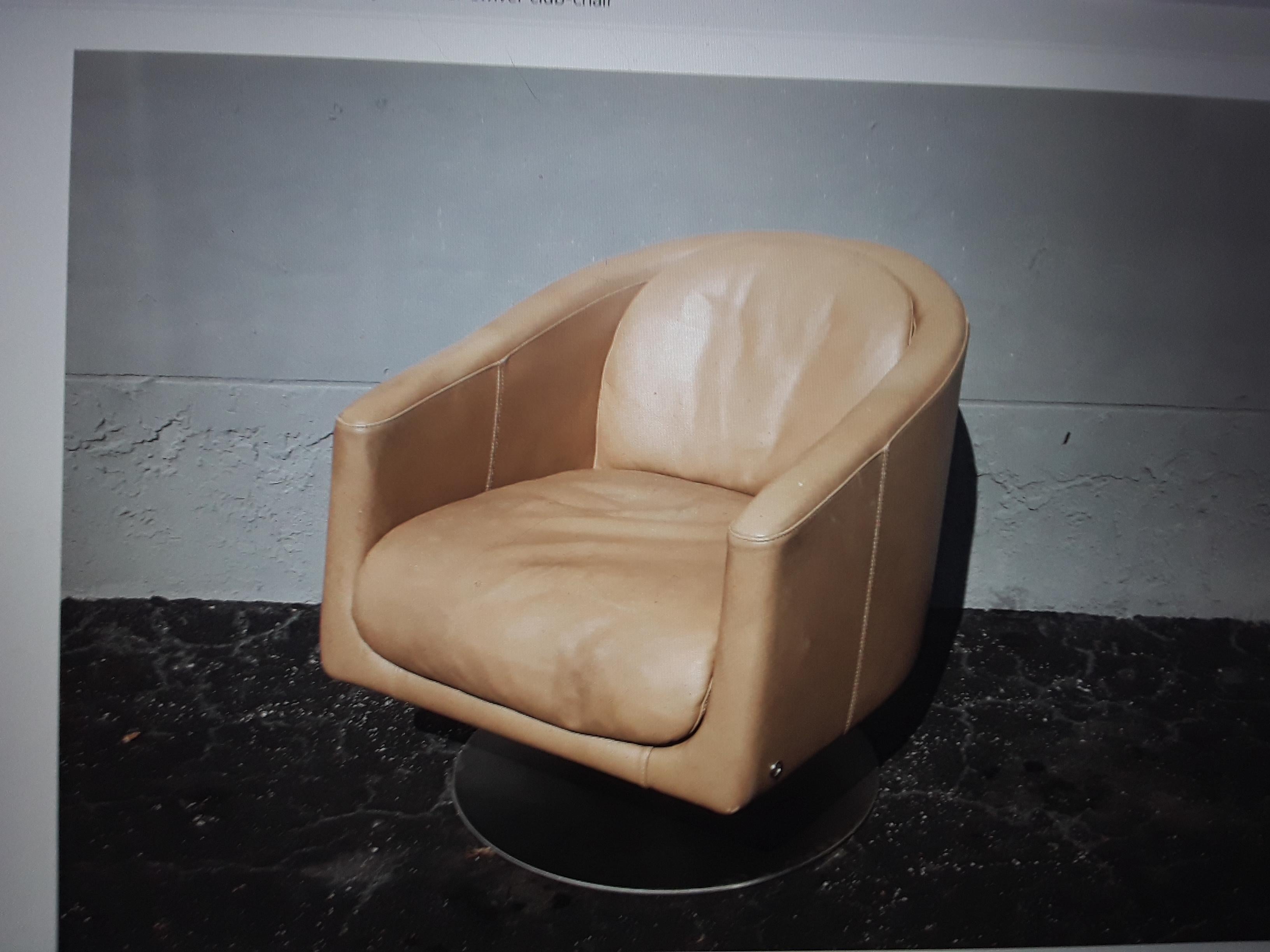 1960's Italian Art Deco style Natuzzi Leather Swivel Club Chair For Sale 4