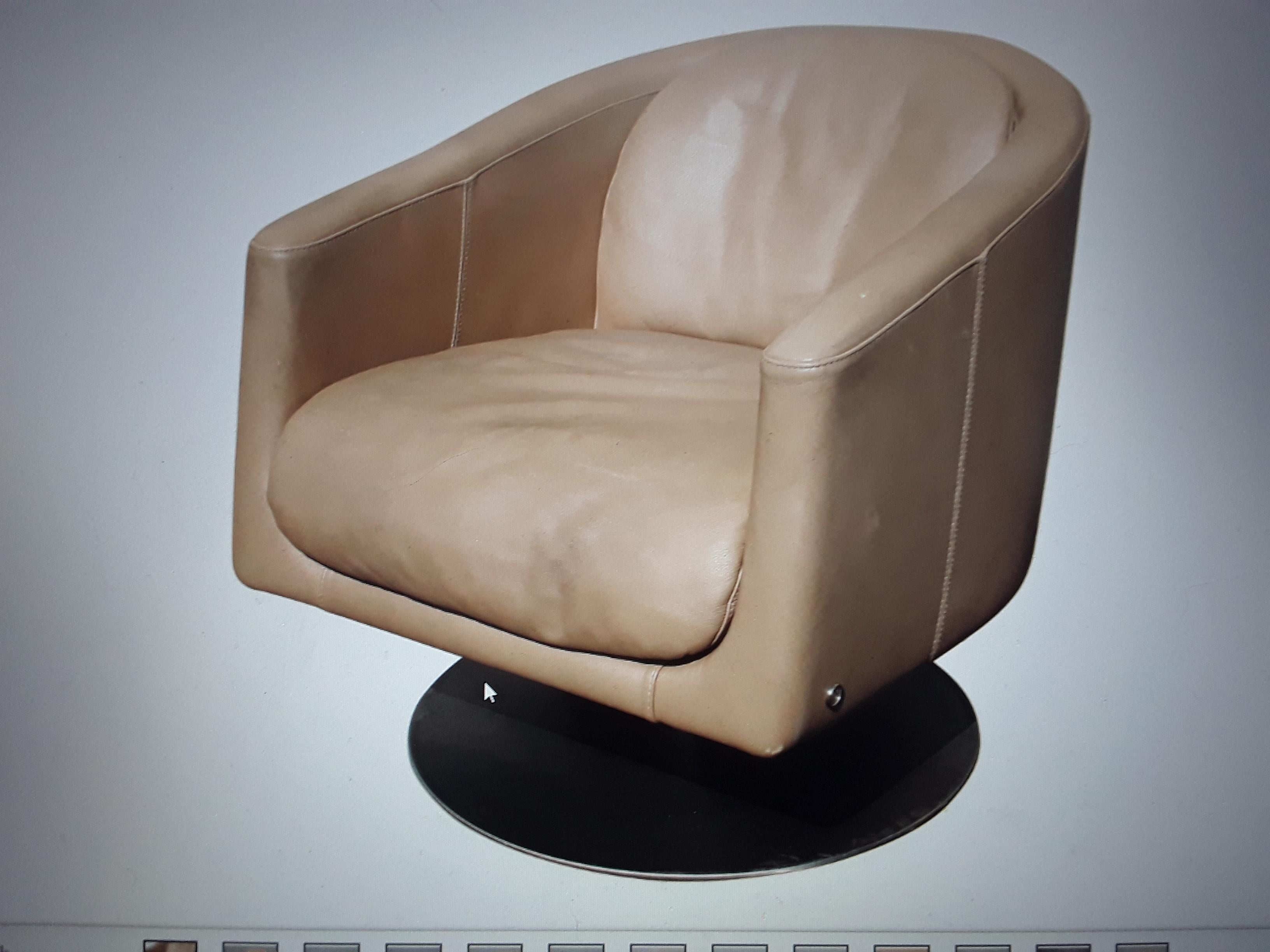 1960's Italian Art Deco style Natuzzi Leather Swivel Club Chair For Sale 8