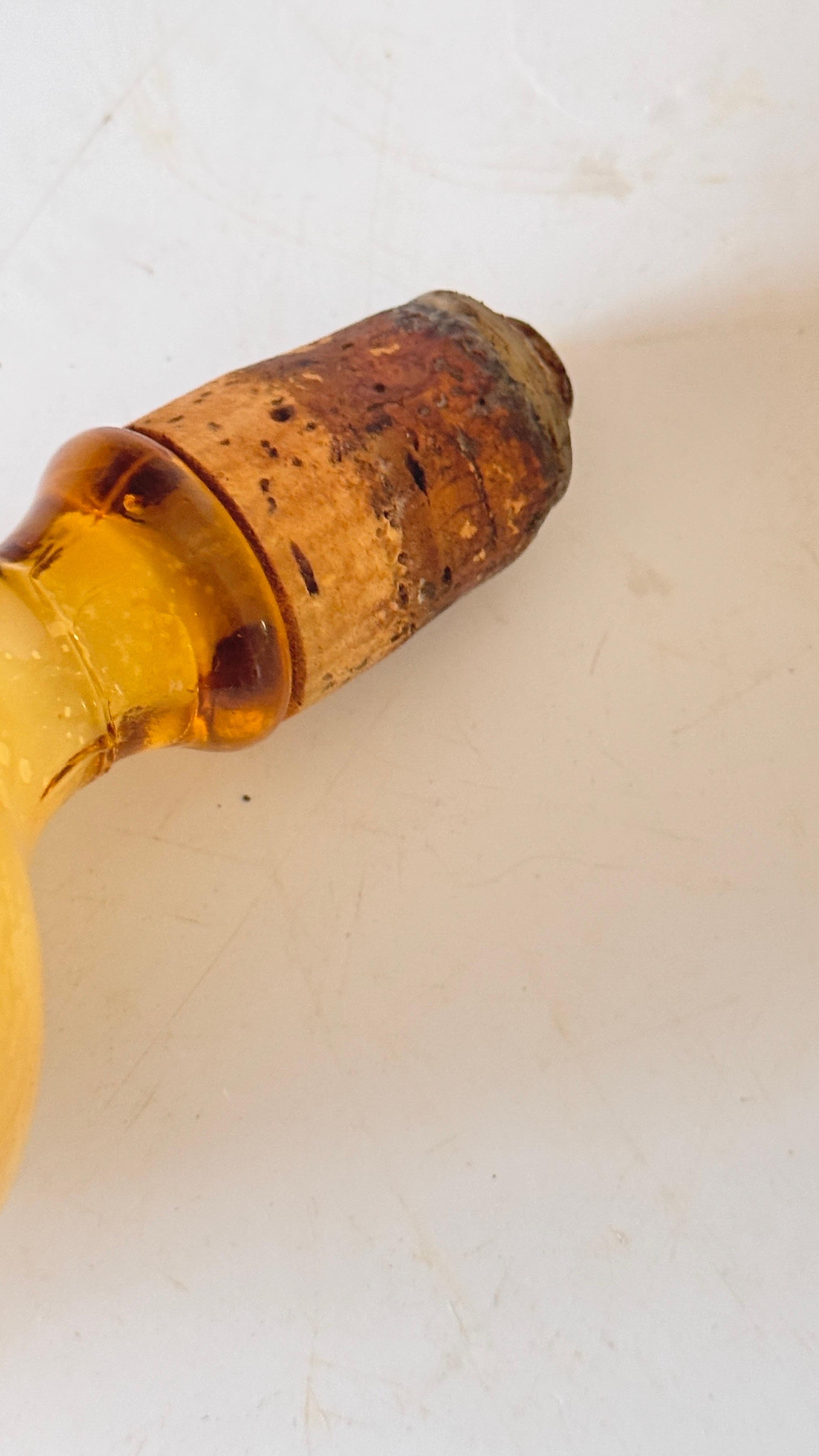 1960s Italian Art Glass Bottle with Large Blown Glass Stopper, Yellow-Orange Hue In Good Condition For Sale In Auribeau sur Siagne, FR