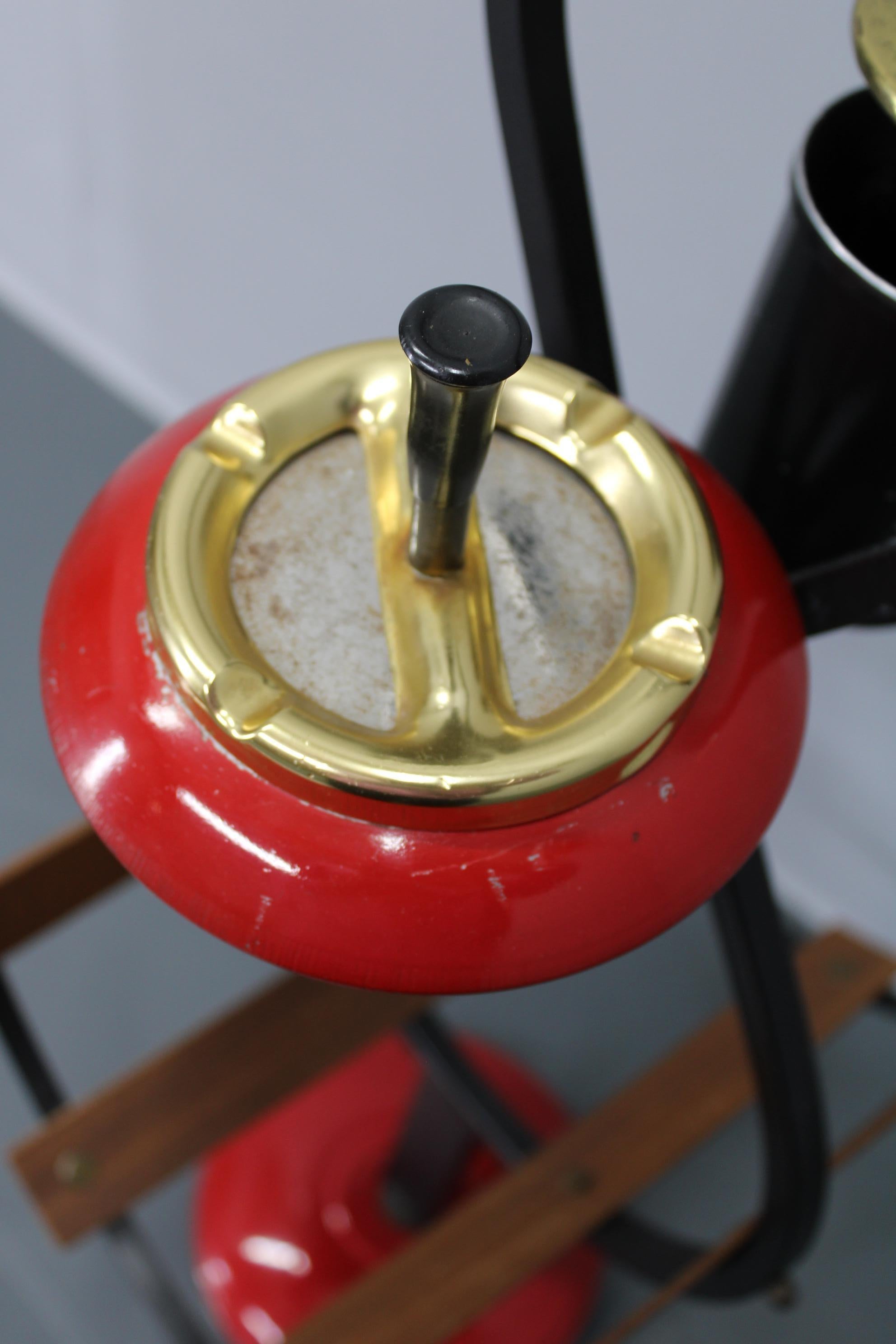 1960er Jahre Italienischer Aschenbecher Stand im Angebot 4