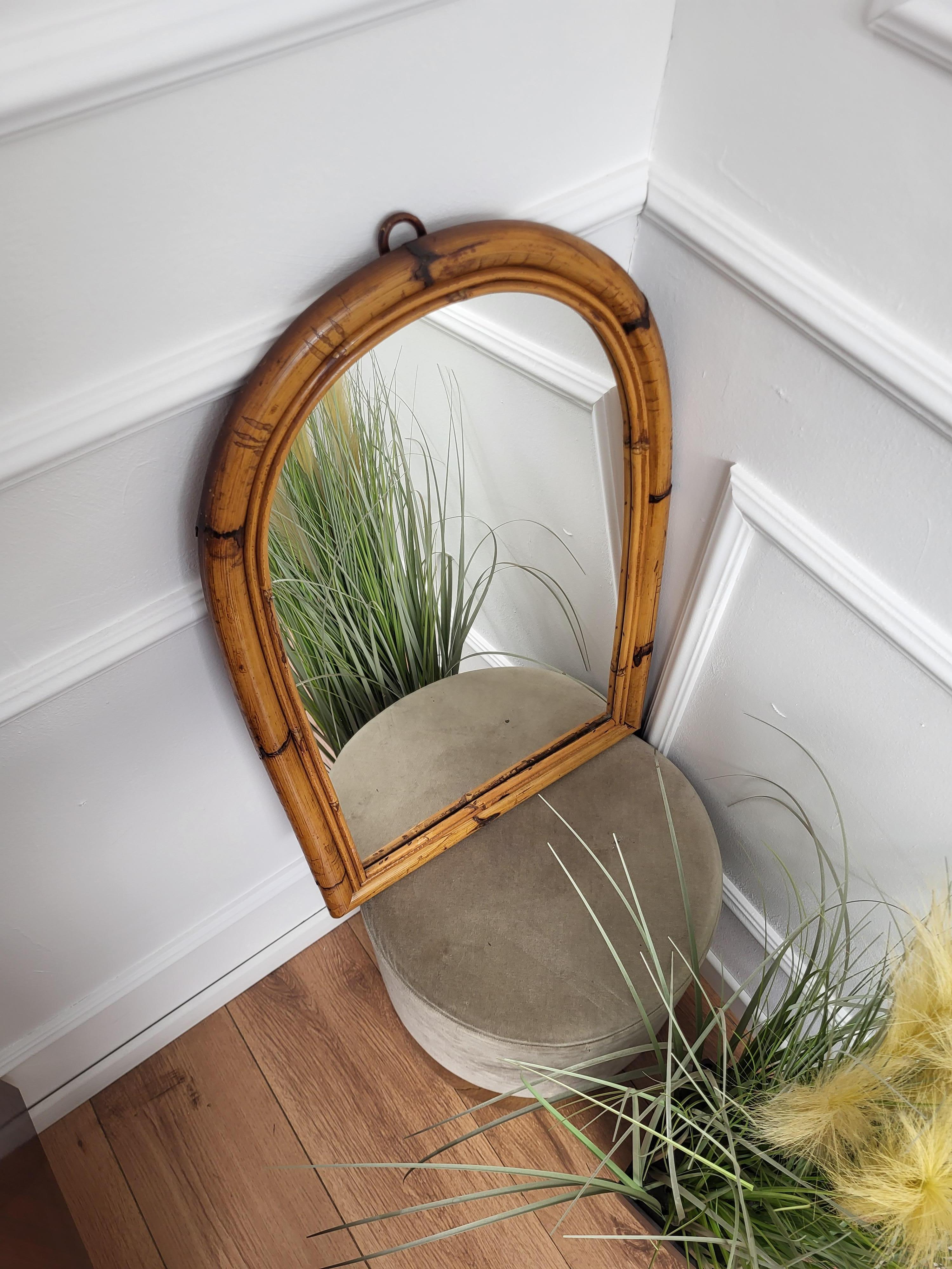 1960s Italian Bamboo Rattan Bohemian French Riviera Arched Wall Mirror In Good Condition For Sale In Carimate, Como