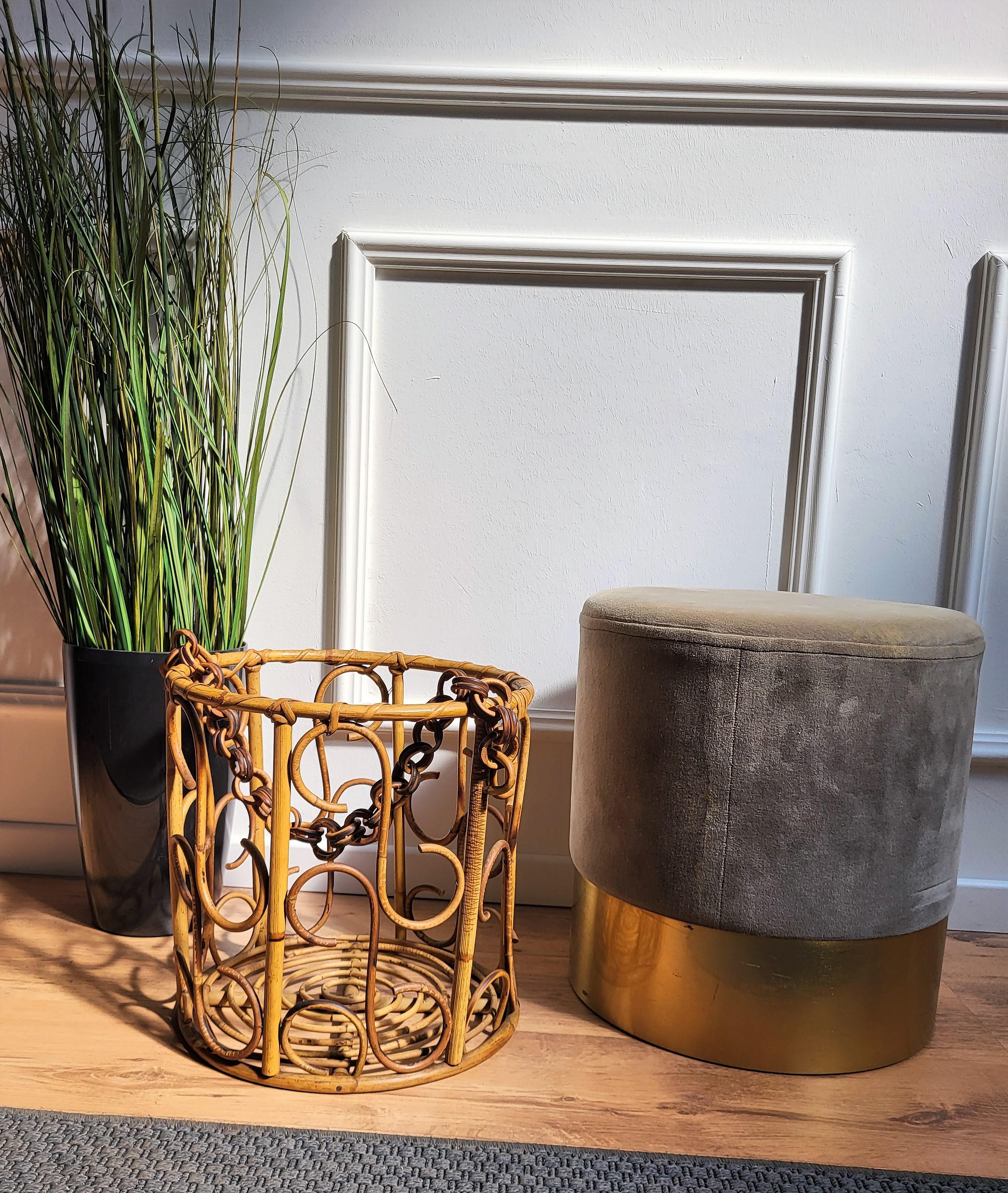 Beautiful 1960s Italian Mid-Century Modern basket or container, perfect in any next to a sofa or in a bedroom as pillow or blanket storage as well as in any bathroom as bathrobe and towels or as a magazine rack stand. This charming piece is in the