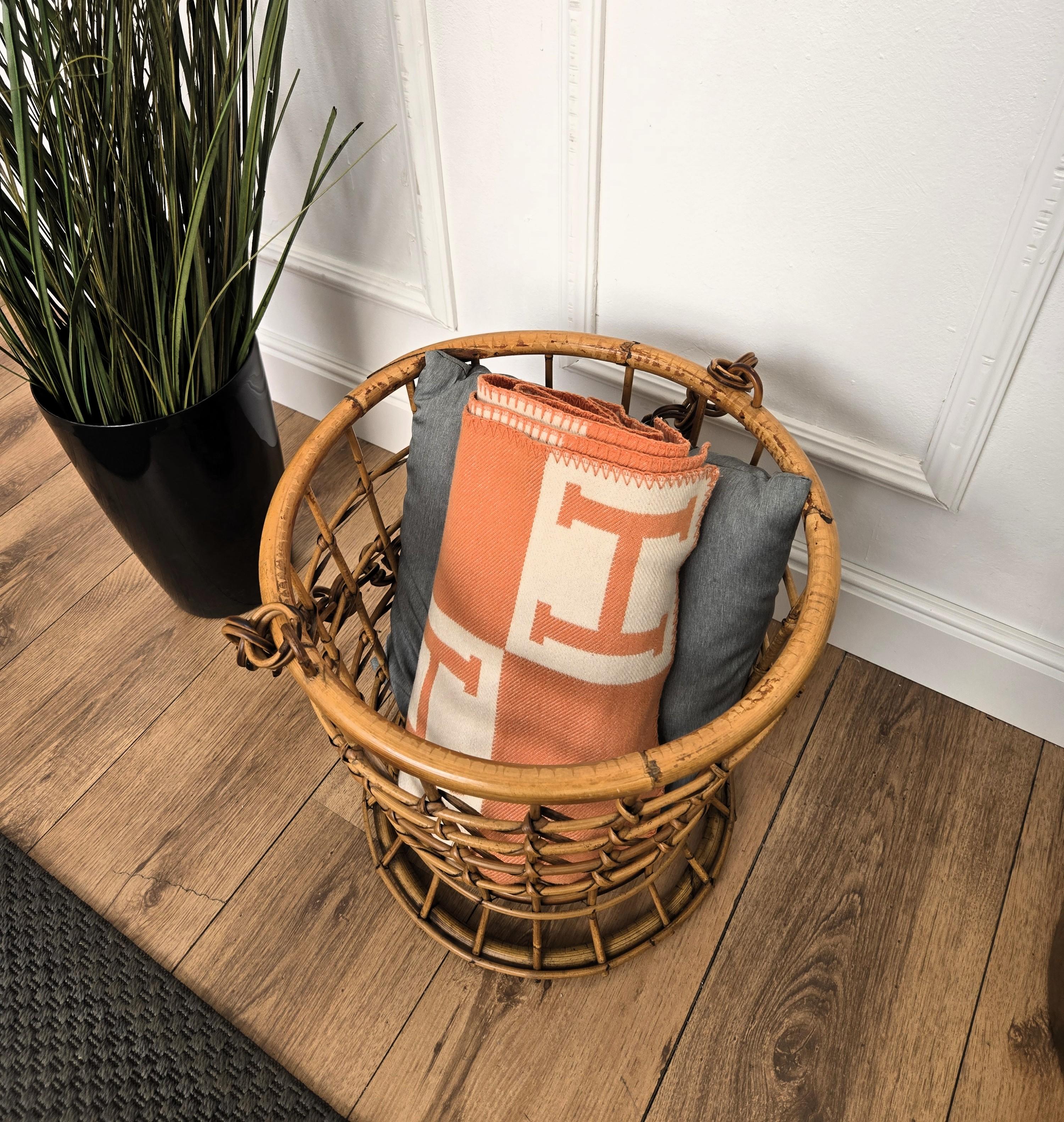 Cesta italiana de los años 60 de ratán de bambú de la Riviera francesa bohemia Provincial francés en venta