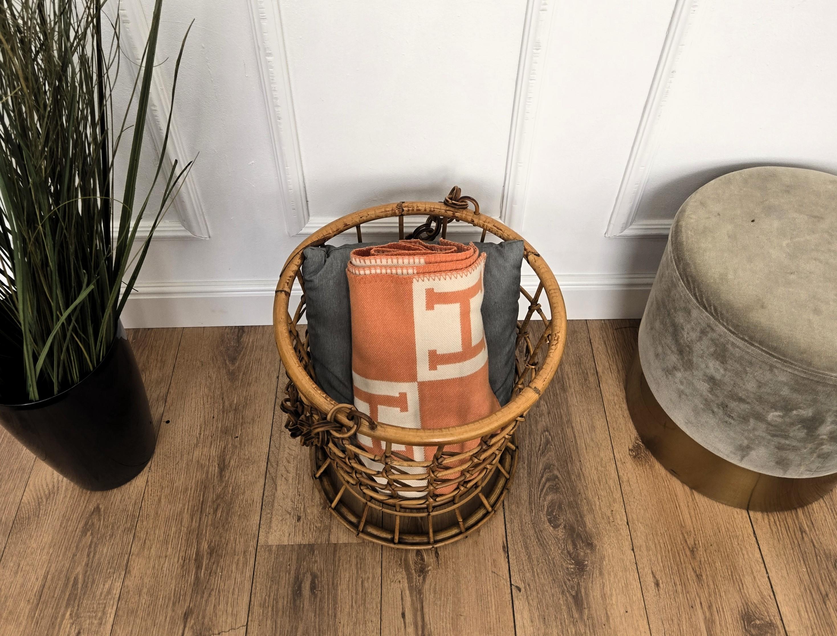 Cesta italiana de los años 60 de ratán de bambú de la Riviera francesa bohemia Italiano en venta