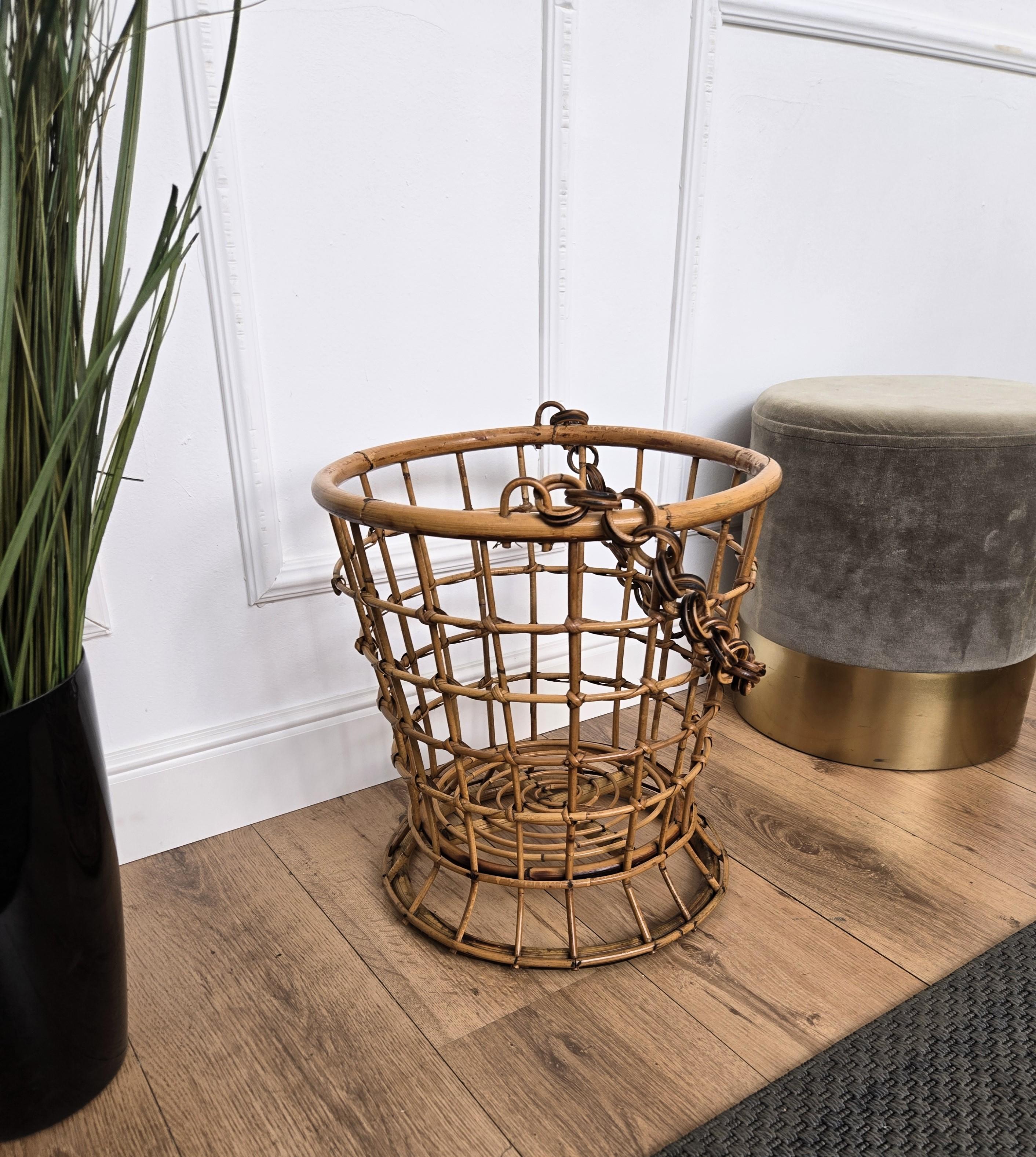 Cesta italiana de los años 60 de ratán de bambú de la Riviera francesa bohemia en Bueno estado para la venta en Carimate, Como