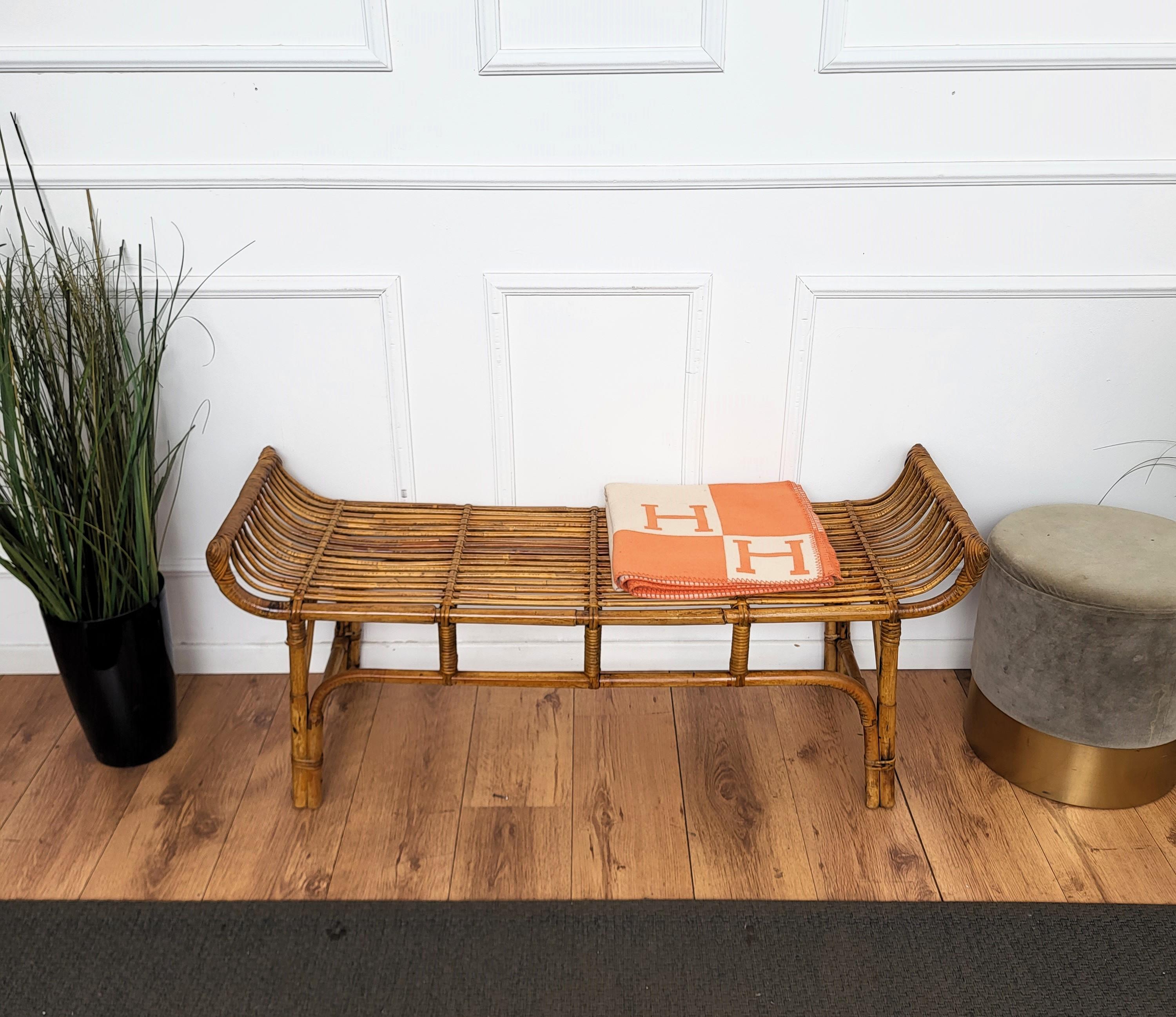 Beautiful 1960s Italian Mid-Century Modern bench that can be used as side accent or coffee table, perfect in any entry hallway as well as in front of a sofa or under an important painting. This charming piece is in the typical style of Audoux and
