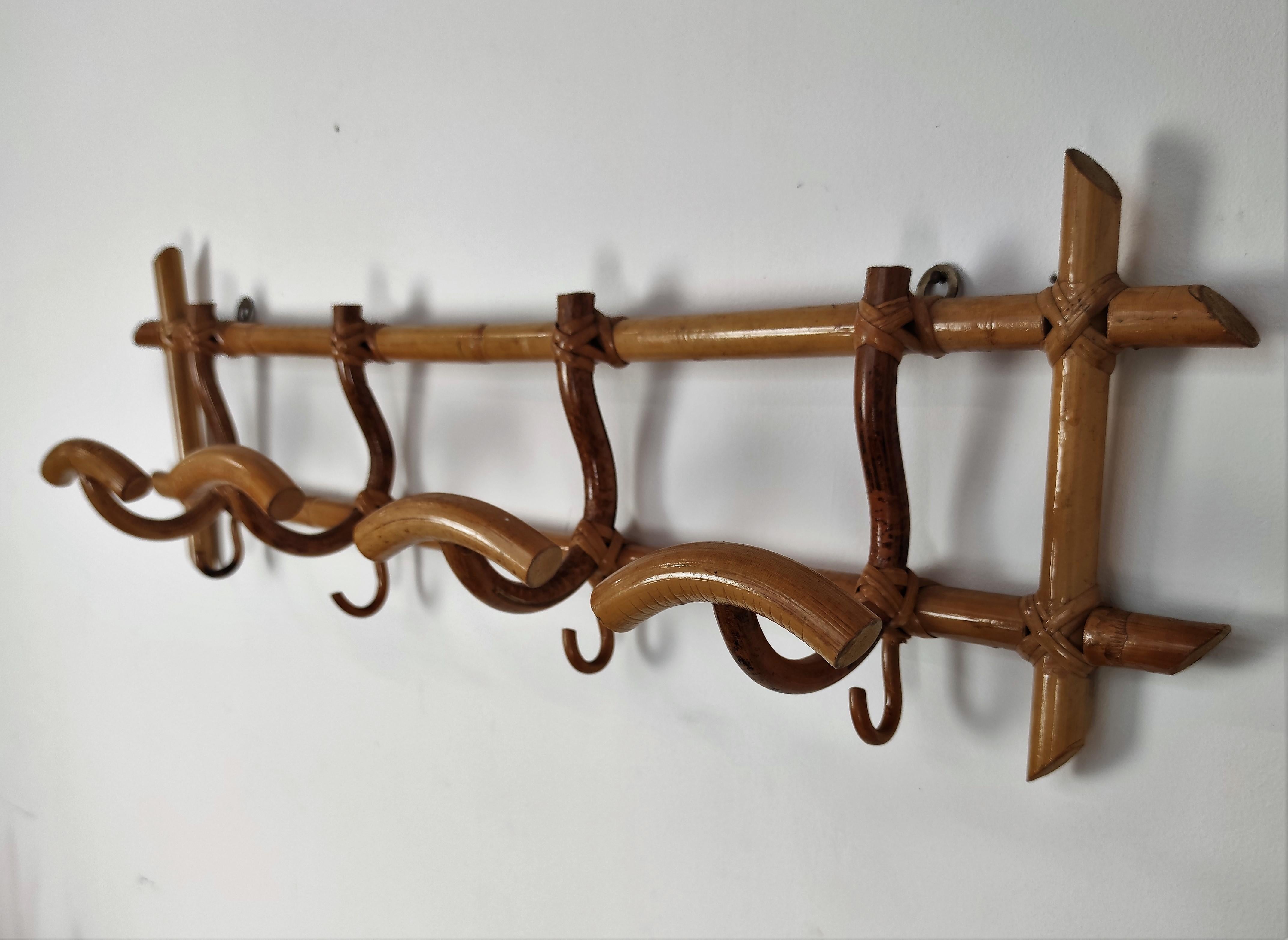 1960s Italian Bamboo Rattan Bohemian French Riviera Coat Hanger Rack Stand In Good Condition In Carimate, Como