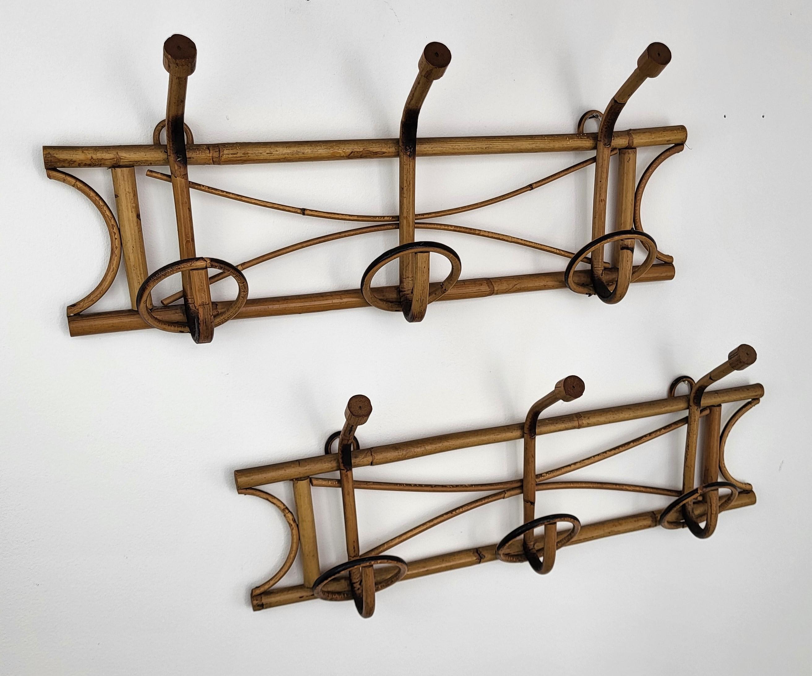 1960s Italian Bamboo Rattan Bohemian French Riviera Coat Hanger Rack Stand In Good Condition For Sale In Carimate, Como