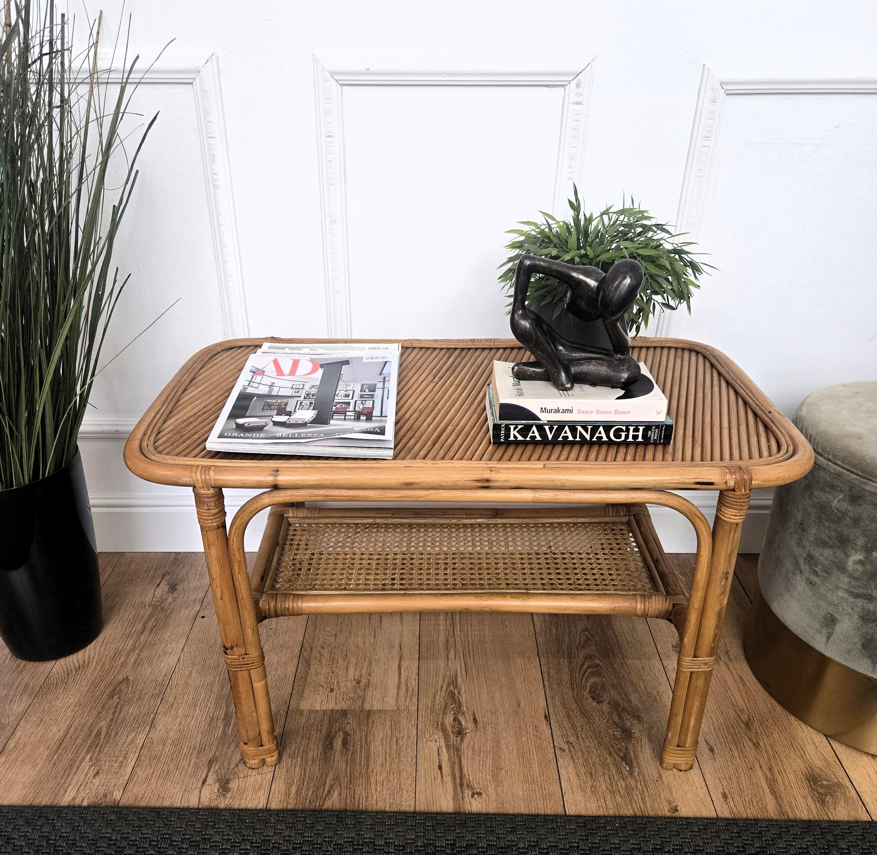 Magnifique table d'appoint ou table basse italienne des années 1960, parfaite dans n'importe quelle pièce ainsi que devant ou à côté d'un canapé. Cette charmante pièce est dans le style typique de Dirk van Sliedrecht et Audoux et Minet où la beauté