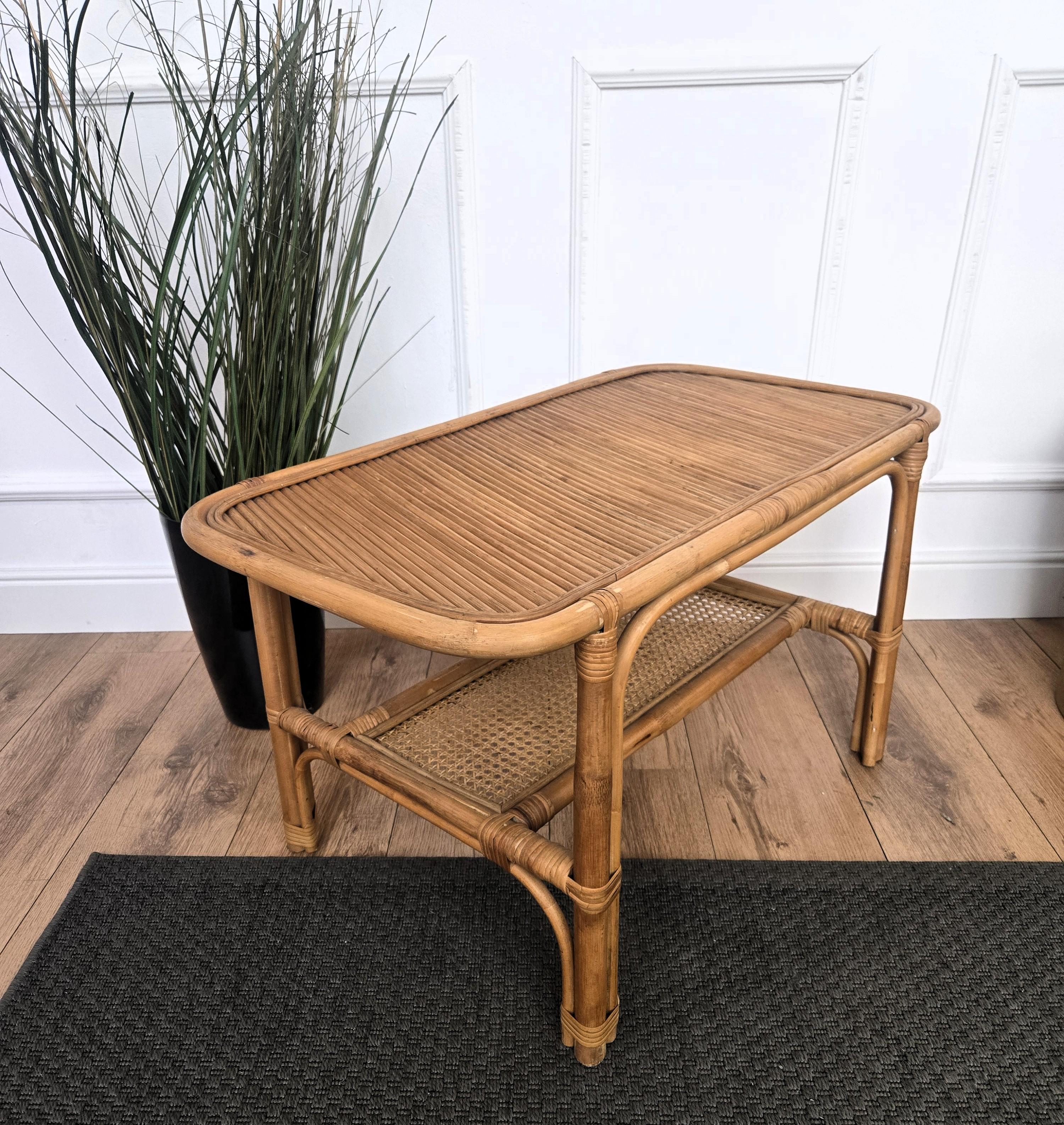 Table d'appoint italienne des années 1960 en bambou et rotin Bohème French Riviera en vente 2