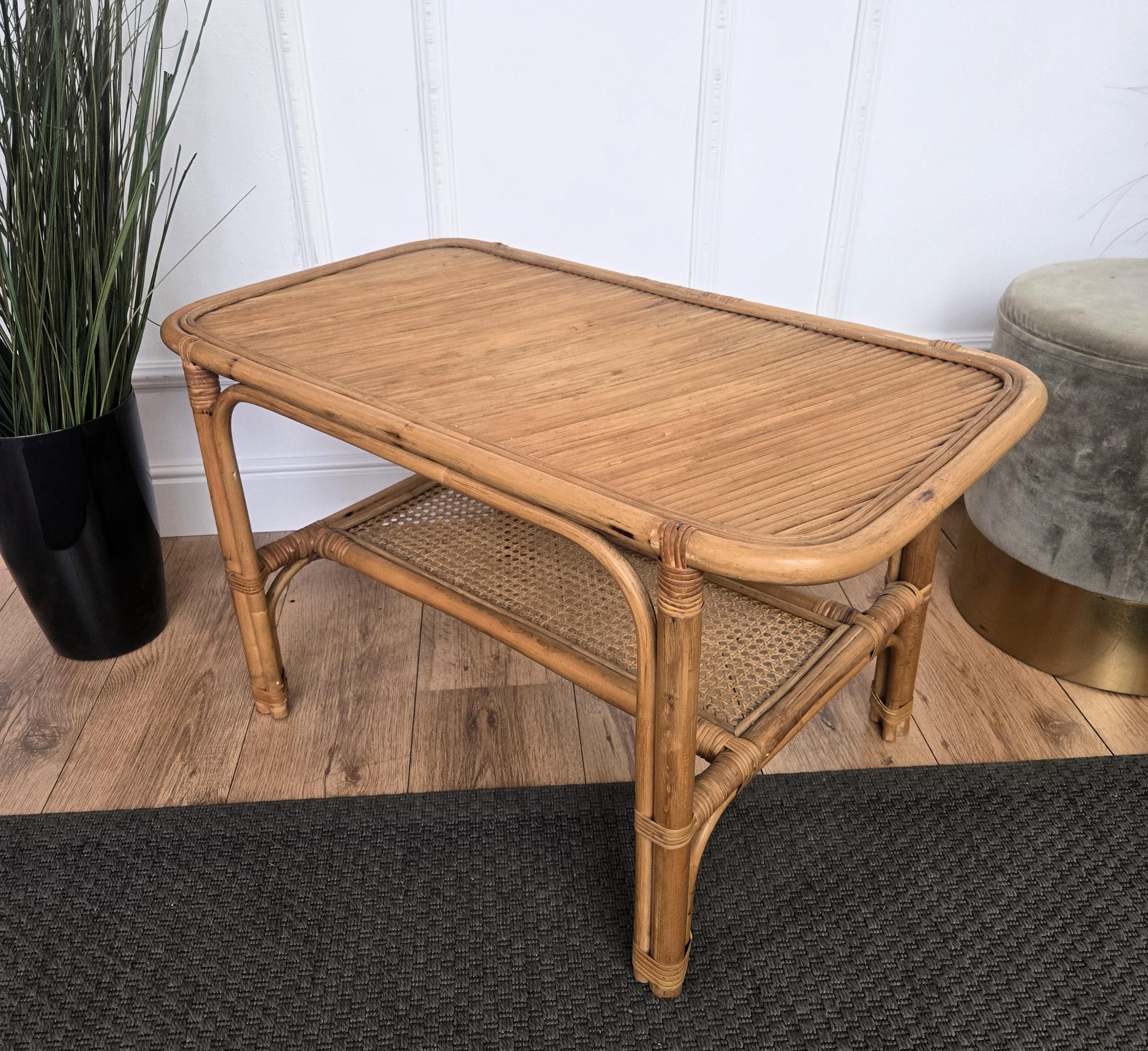 Table d'appoint italienne des années 1960 en bambou et rotin Bohème French Riviera en vente 3