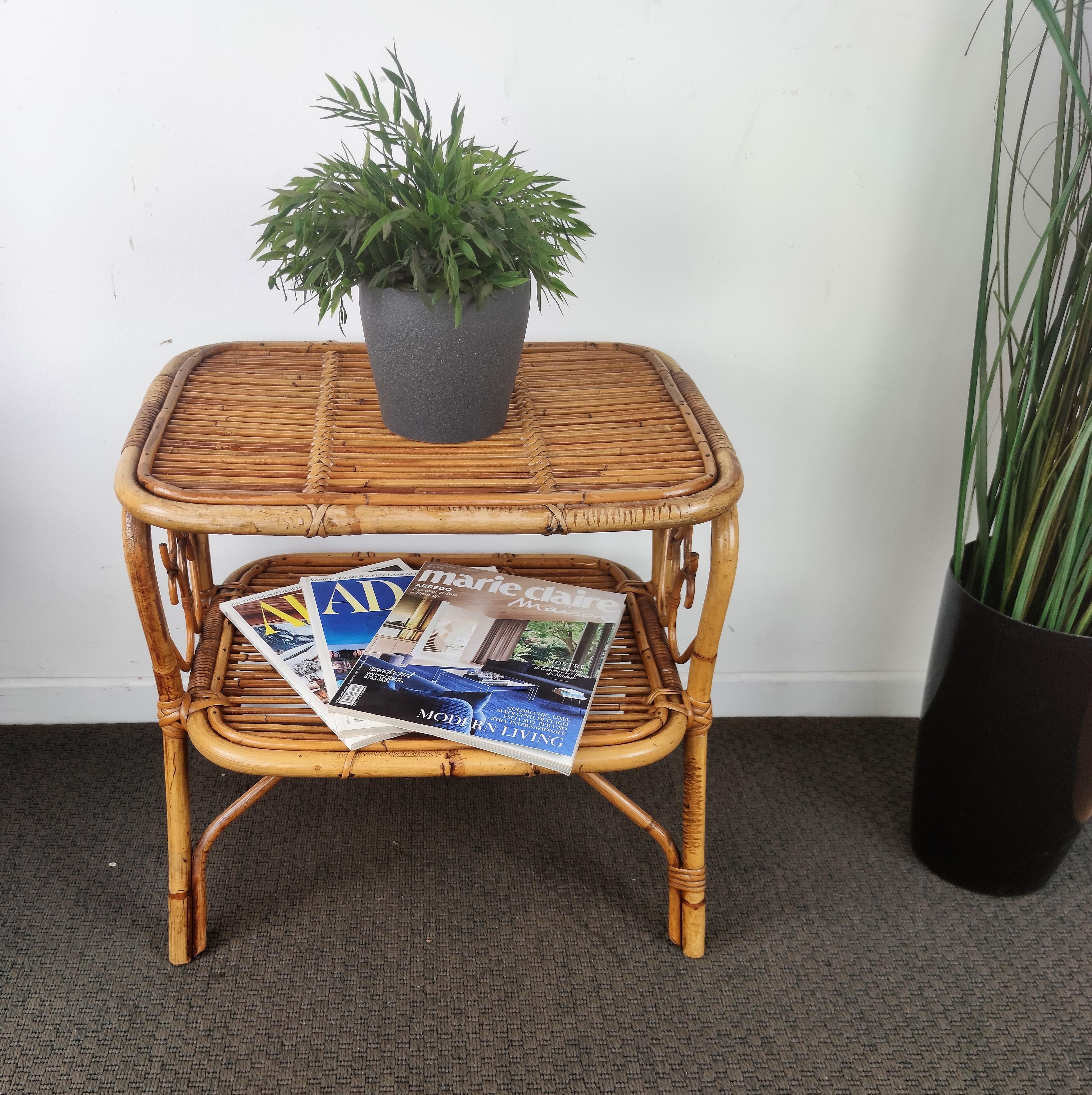 Beautiful 1960s Italian Mid-Century Modern side accent and coffee table, perfect in any room as well as next to a sofa or in any bathroom. This charming piece is in the typical style of Dirk van Sliedrecht and Audoux and Minet where the organic
