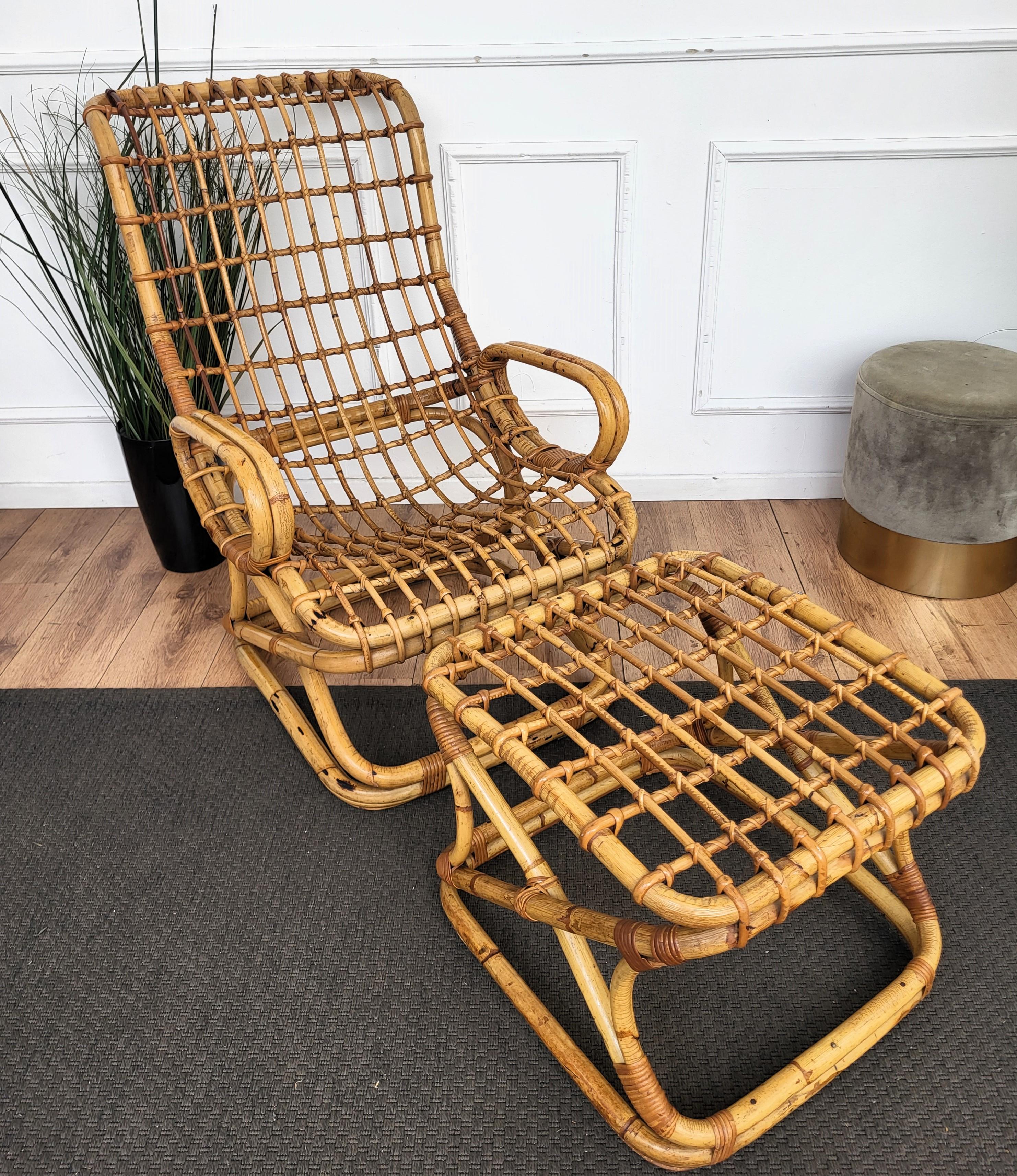 Beautiful 1960s Italian Mid-Century Modern lounge chair with its ottoman by reknowned designer Tito Agnoli, model called Punto e Virgola, perfect in any living room or studio with any style of interior. This charming piece is in the typical style of
