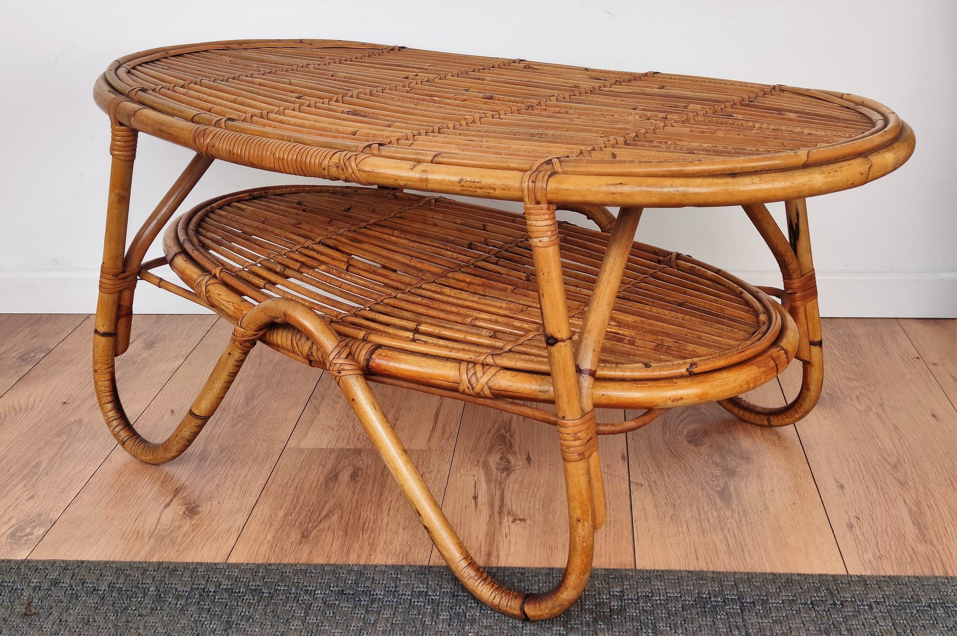 1960s Italian Bamboo Rattan Bohemian French Riviera Oval Coffee or Accent Table In Good Condition In Carimate, Como