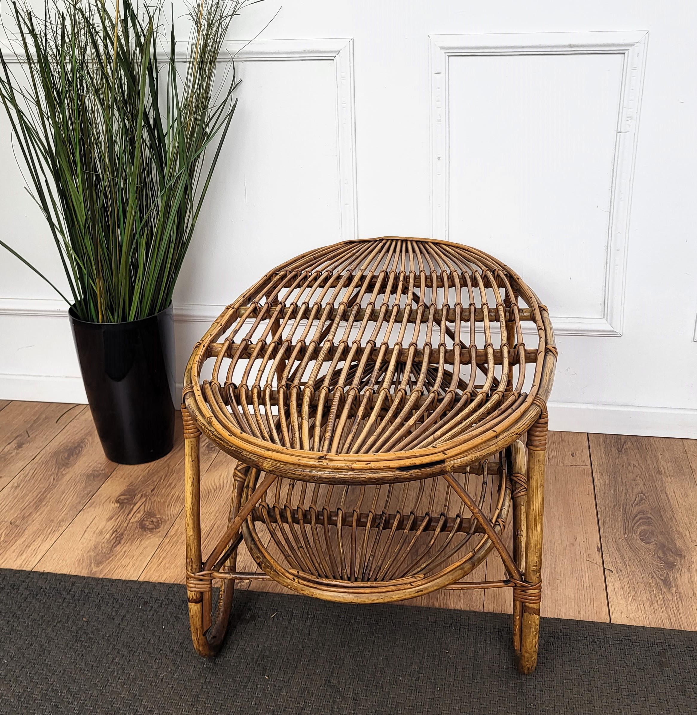 Ovaler Couchtisch oder Akzenttisch aus italienischem Bambus und Rattan, Bohemian French Riviera, 1960er Jahre im Zustand „Gut“ im Angebot in Carimate, Como