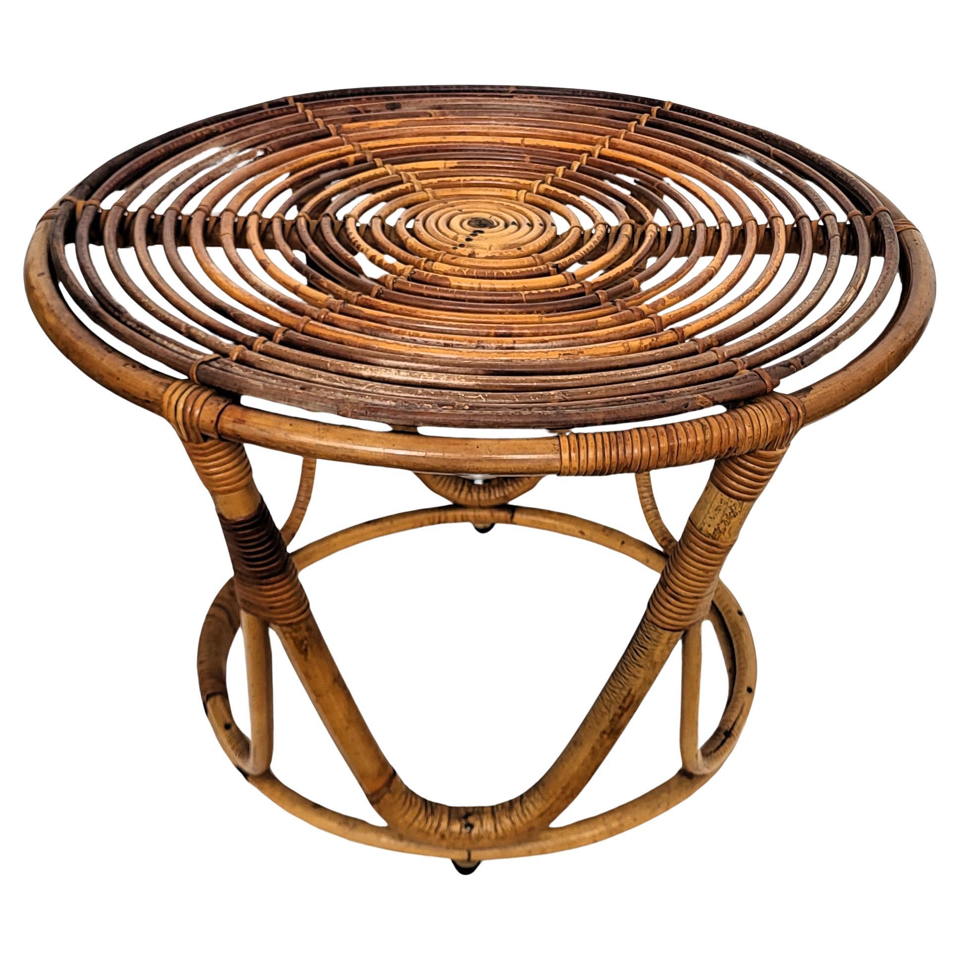 Table basse ou table d'appoint ronde bohème de la Côte d'Azur française en bambou et rotin, années 1960