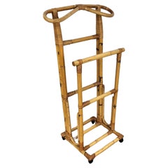 1960er Jahre Italienisch Bambus Rattan Bohème Französisch Riviera Valet Stand Dressboy