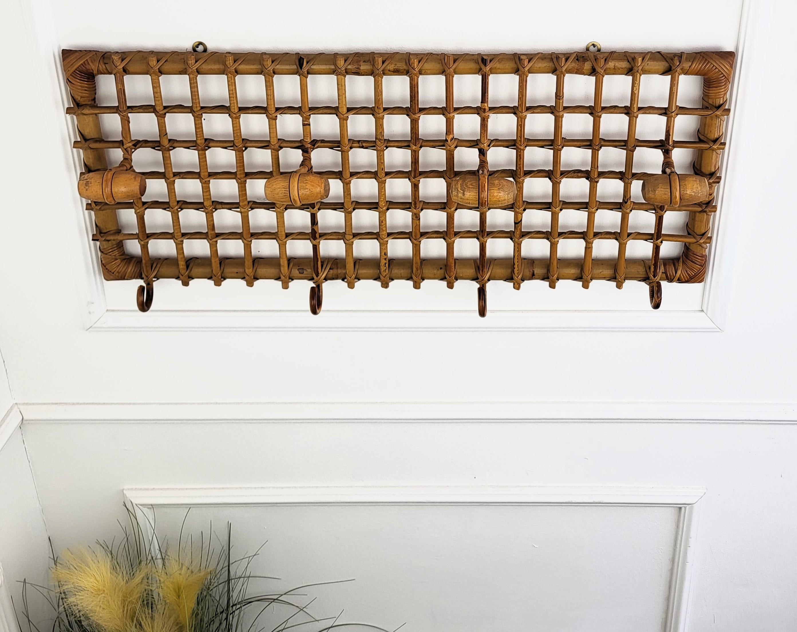 Beautiful 1960s Italian Mid-Century Modern coat hanger rack, perfect in any entrance hallway or room for coats and bags as well as in a bedroom or bathroom for bathrobes and towels. This charming piece is in the typical style of Tito Agnoli, Audoux