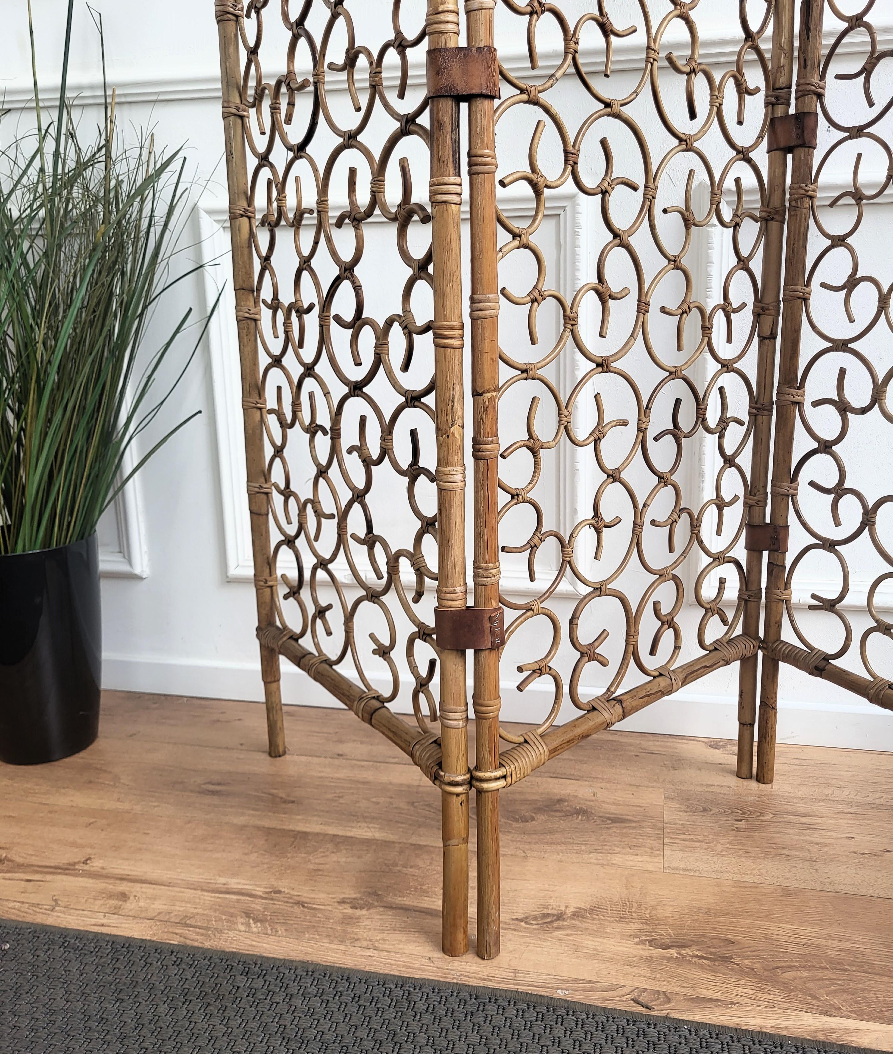20th Century 1960s Italian Bamboo Rattan Organic Bohemian 3 Panel Folding Screen Room Divider For Sale