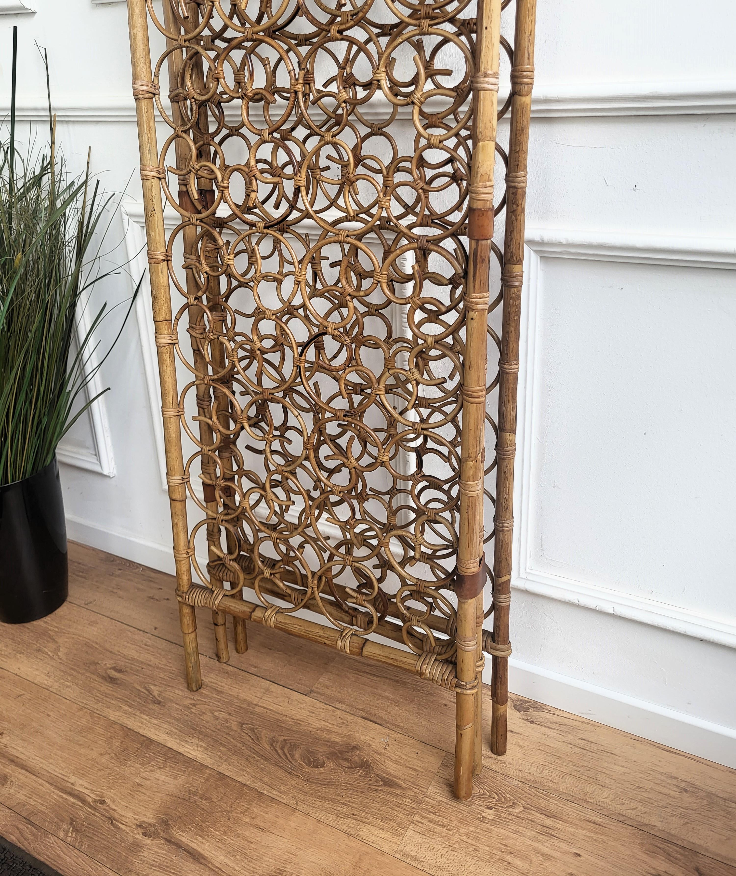 1960s Italian Bamboo Rattan Organic Bohemian 3 Panel Folding Screen Room Divider For Sale 3