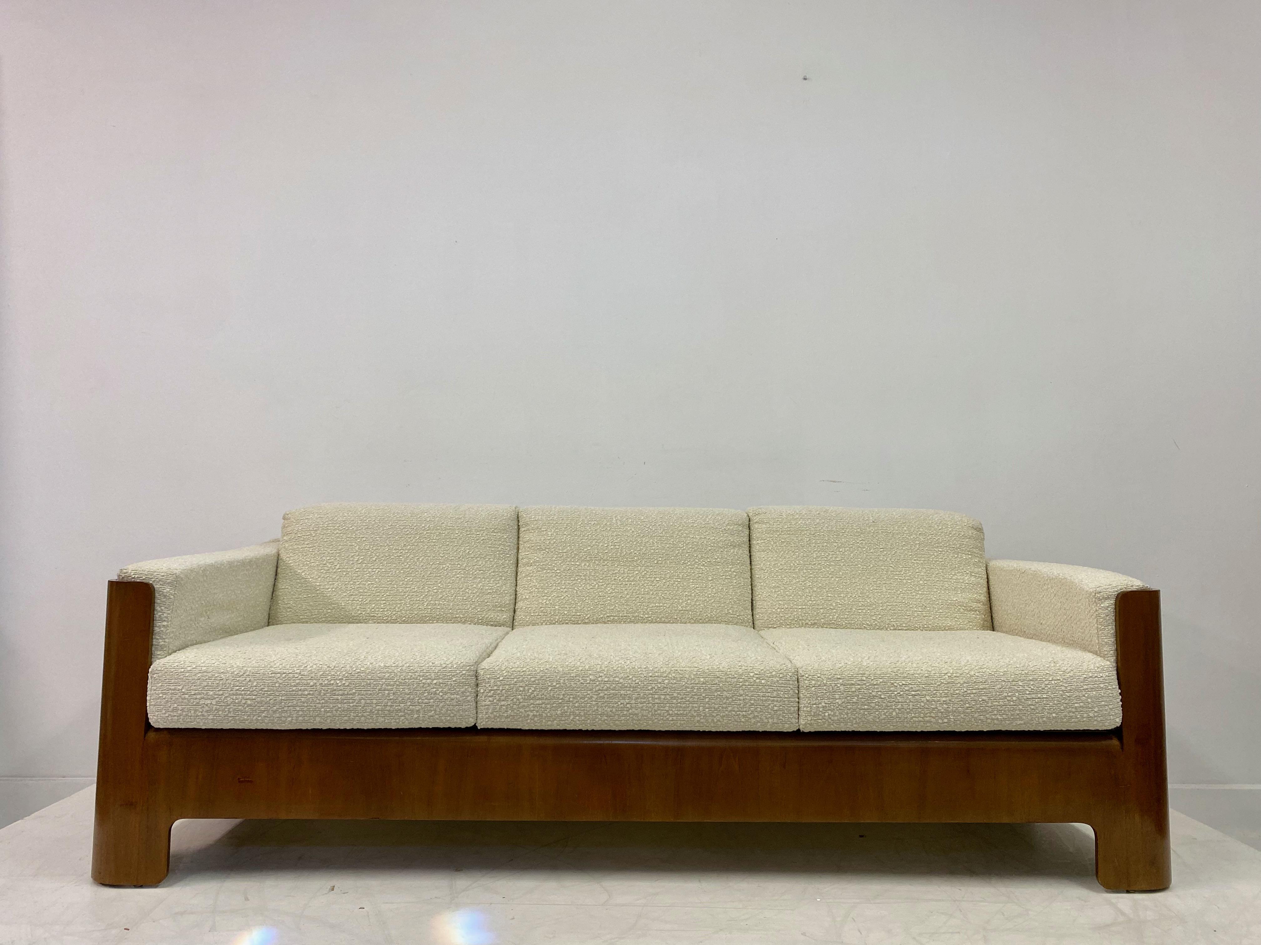 Bent ply sofa.

Boucle upholstery.

Similar in design of Kenmochi.

Italy 1960s.

Seat height 40cm.