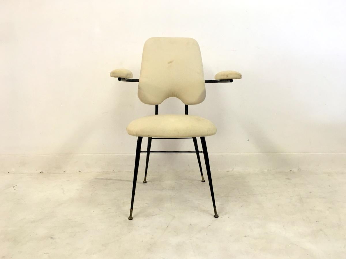 Desk chair

Black metal frame

Brass feet

Upholstery is soiled. Can be reupholstered at cost.

Italian, 1960s

Measures: Seat height 49cm.