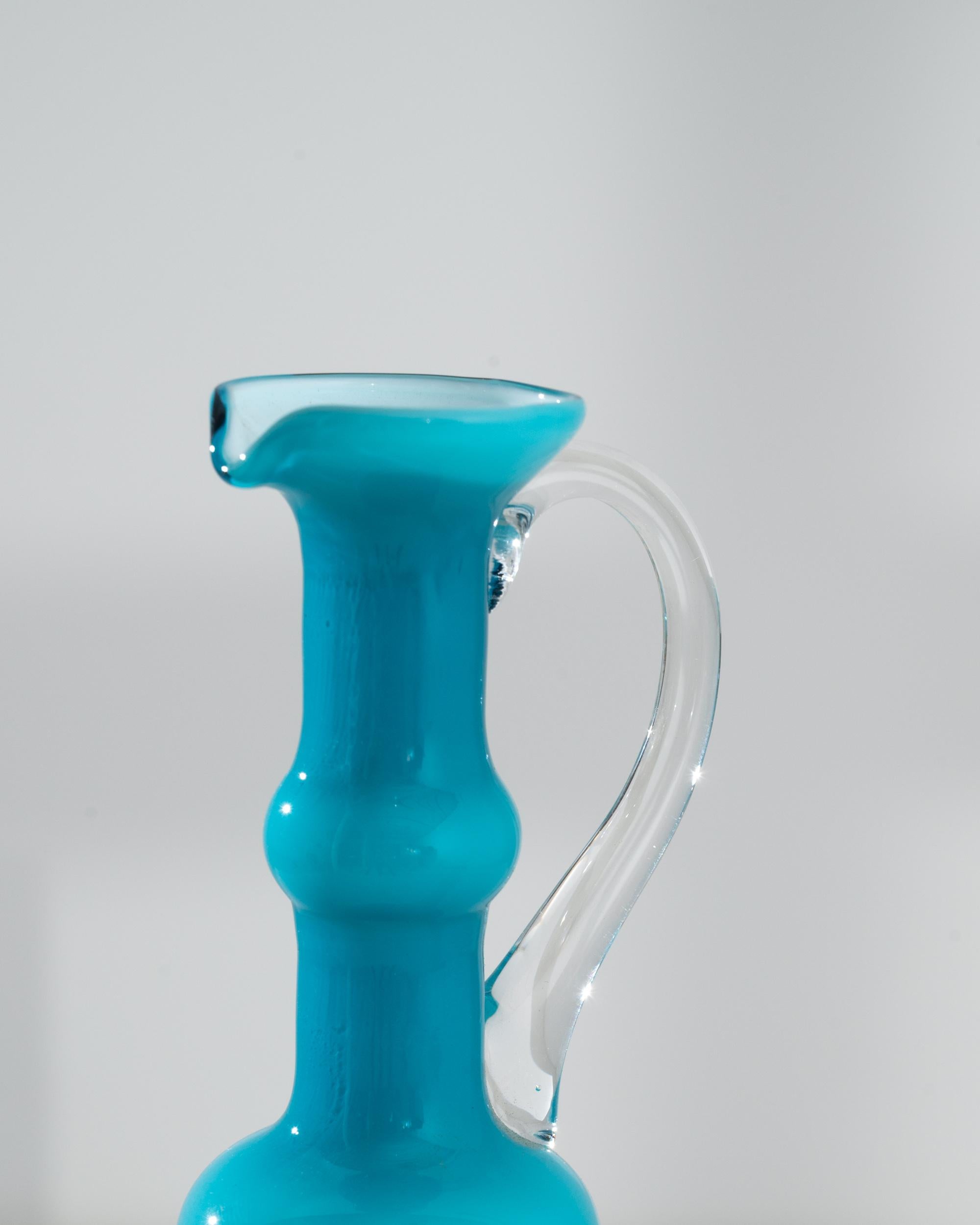 Verre Pichet en verre bleu italien des années 1960 en vente