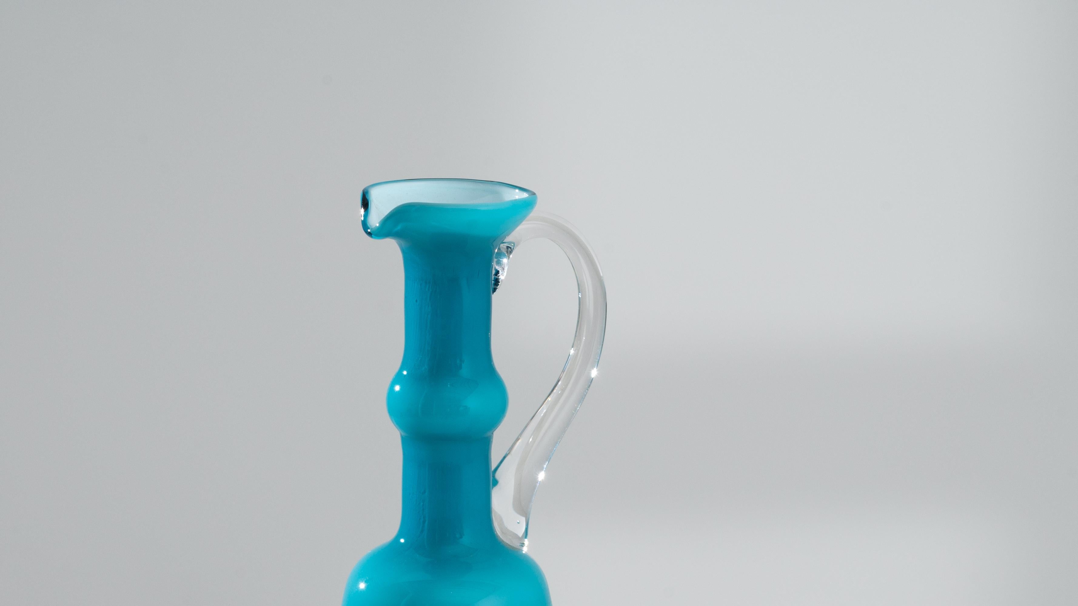 Pichet en verre bleu italien des années 1960 en vente 1