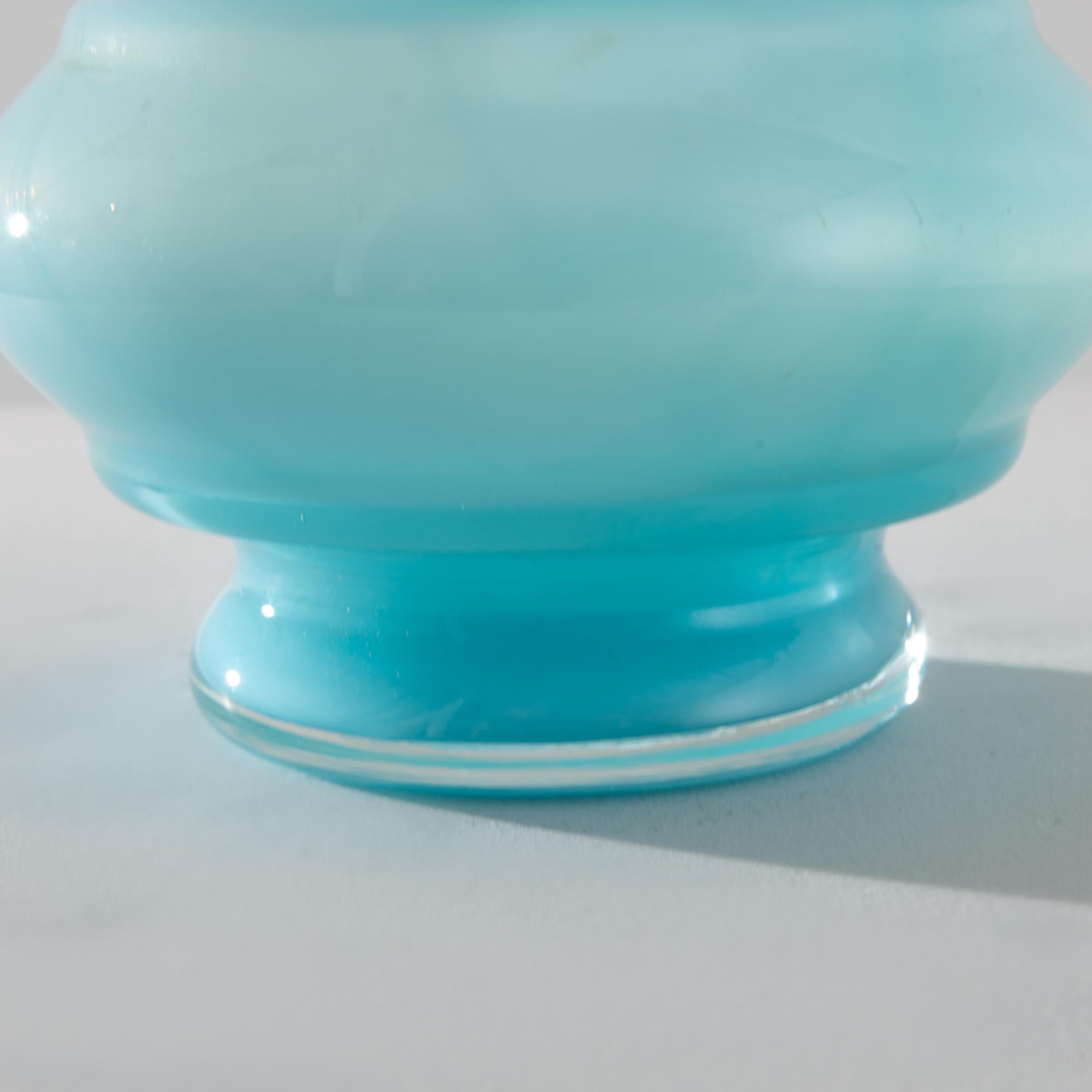 Pichet en verre bleu italien des années 1960 en vente 3